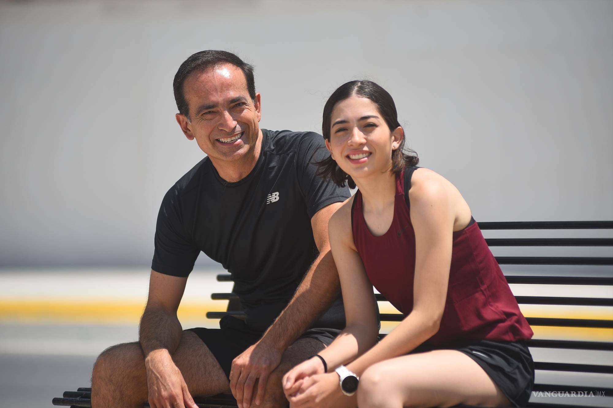 $!Para su primer maratón juntos, entrenaron durante cinco meses y recorrieron 970 kilómetros.