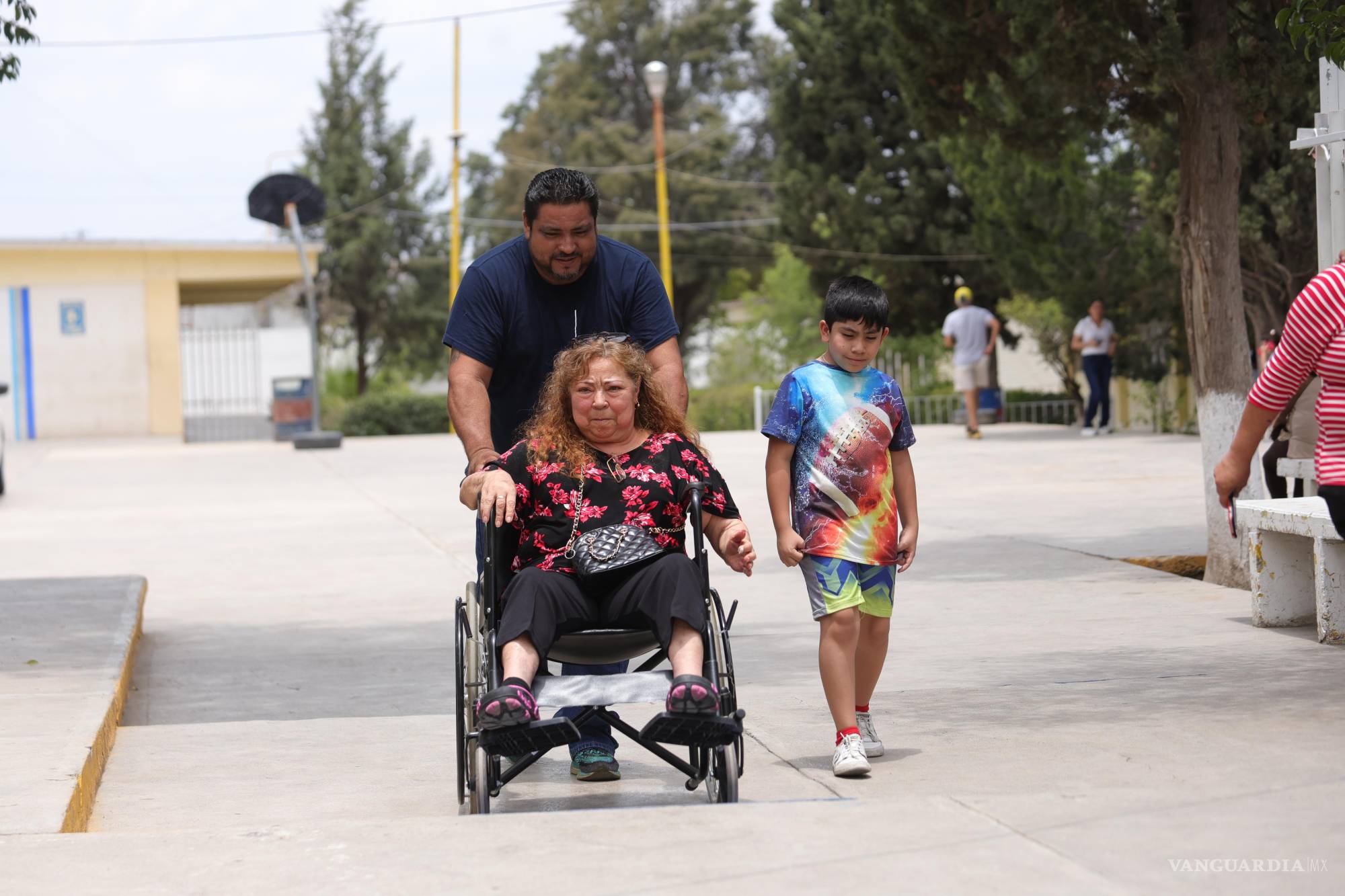 $!Votantes con discapacidad acudieron a las urnas, pese a las dificultades y al escaso acompañamiento institucional.