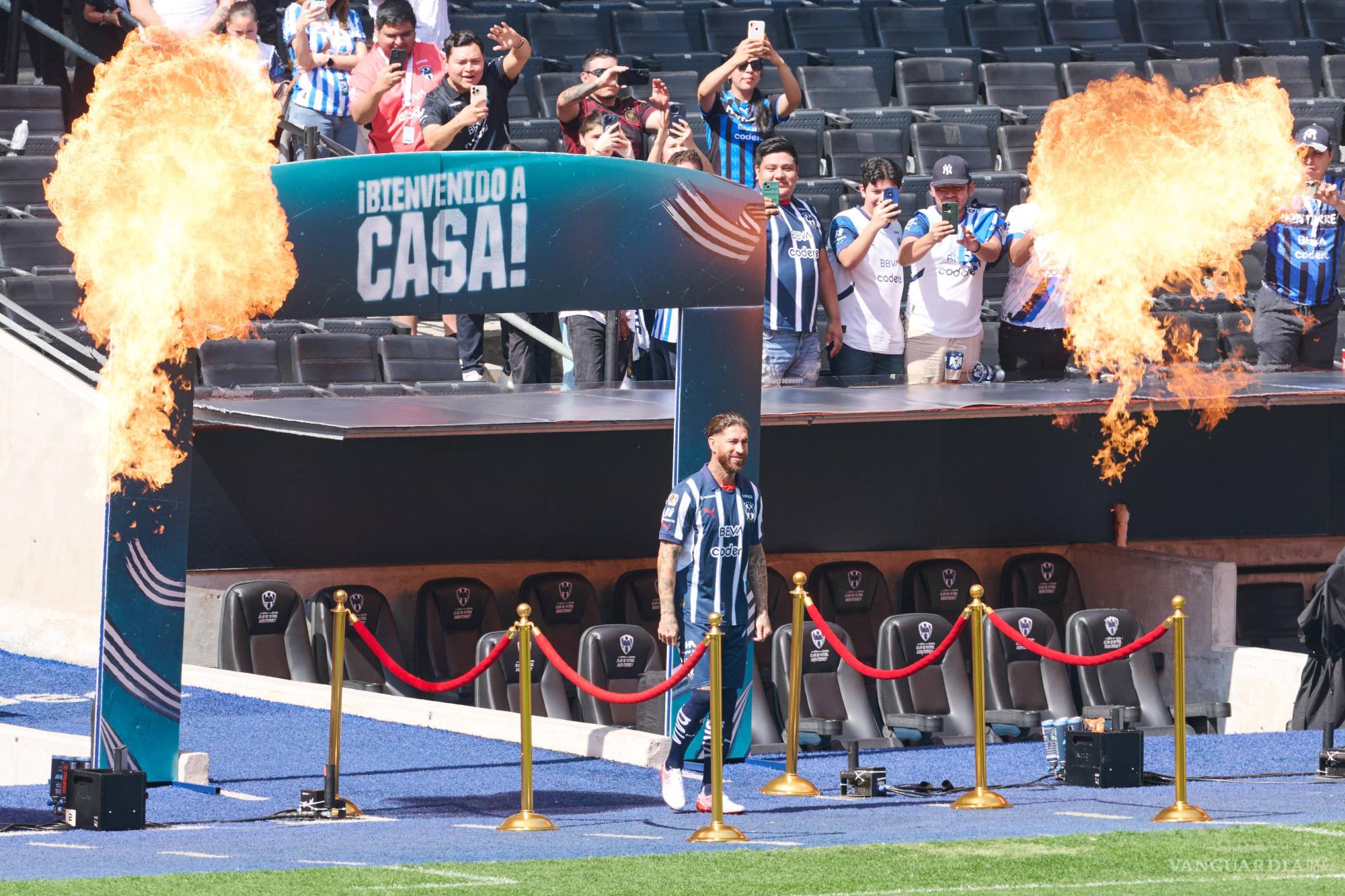 ¡Sergio Ramos en casa!: Rayados le da bienvenida histórica en el BBVA ante más de 30 mil aficionados