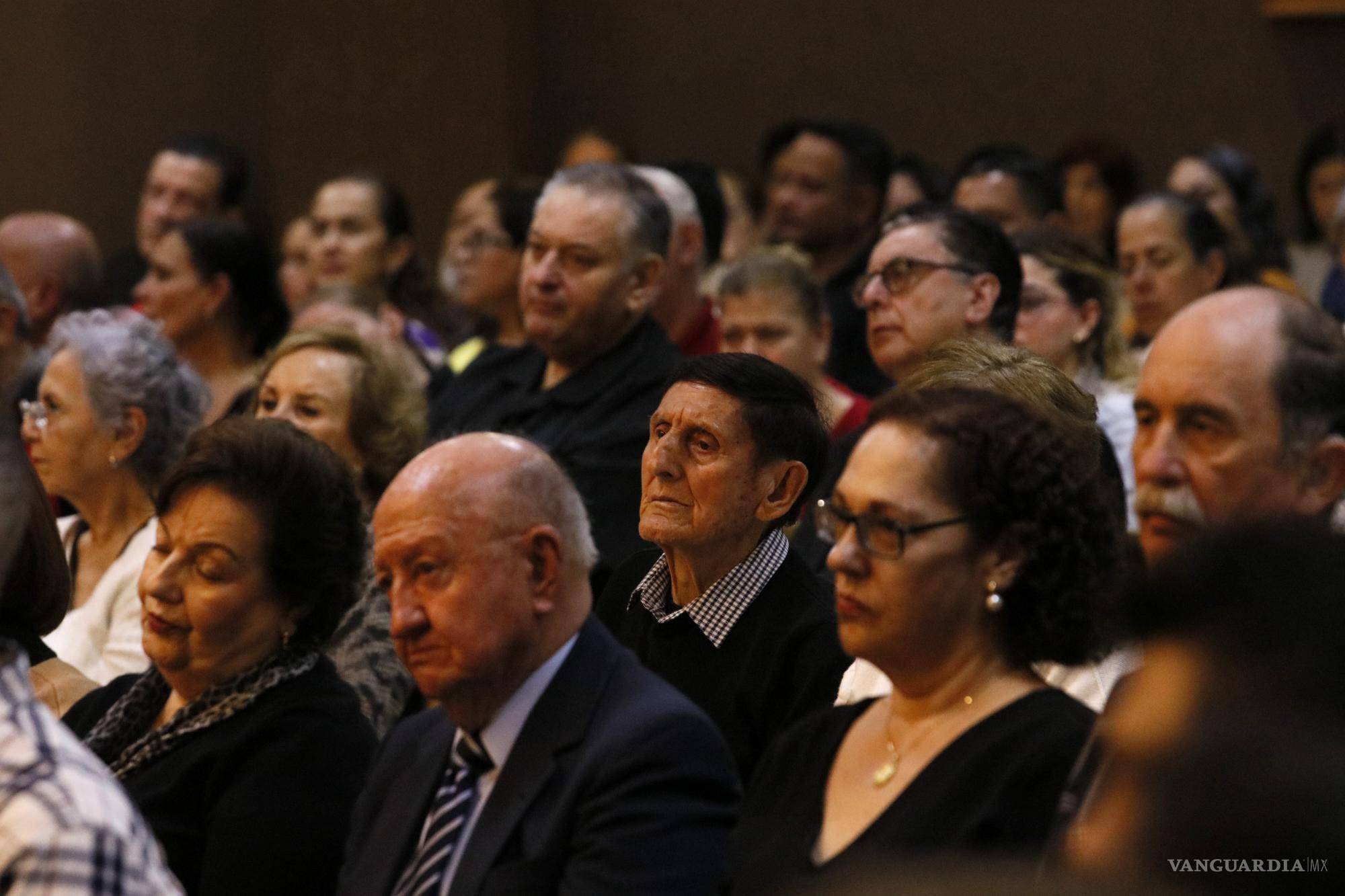 $!Diversos colectivos asistieron a la ceremonia religiosa y destacaron el activismo de Tobón.