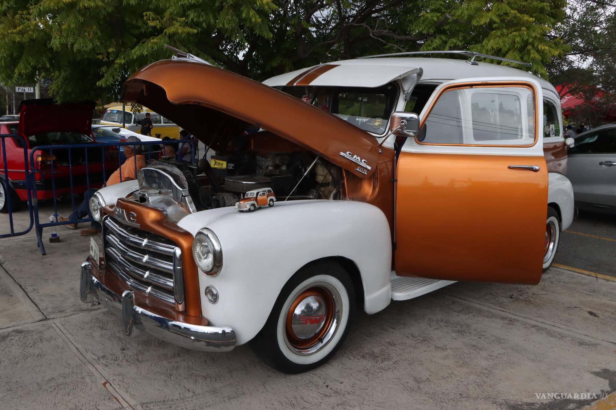 $!Entre motores apagados, pasto mojado y gotas sobre el cofre, la edición 2025 de la Expo Clásicos volvió a demostrar que la tradición automotriz de Saltillo ya va en marcha.