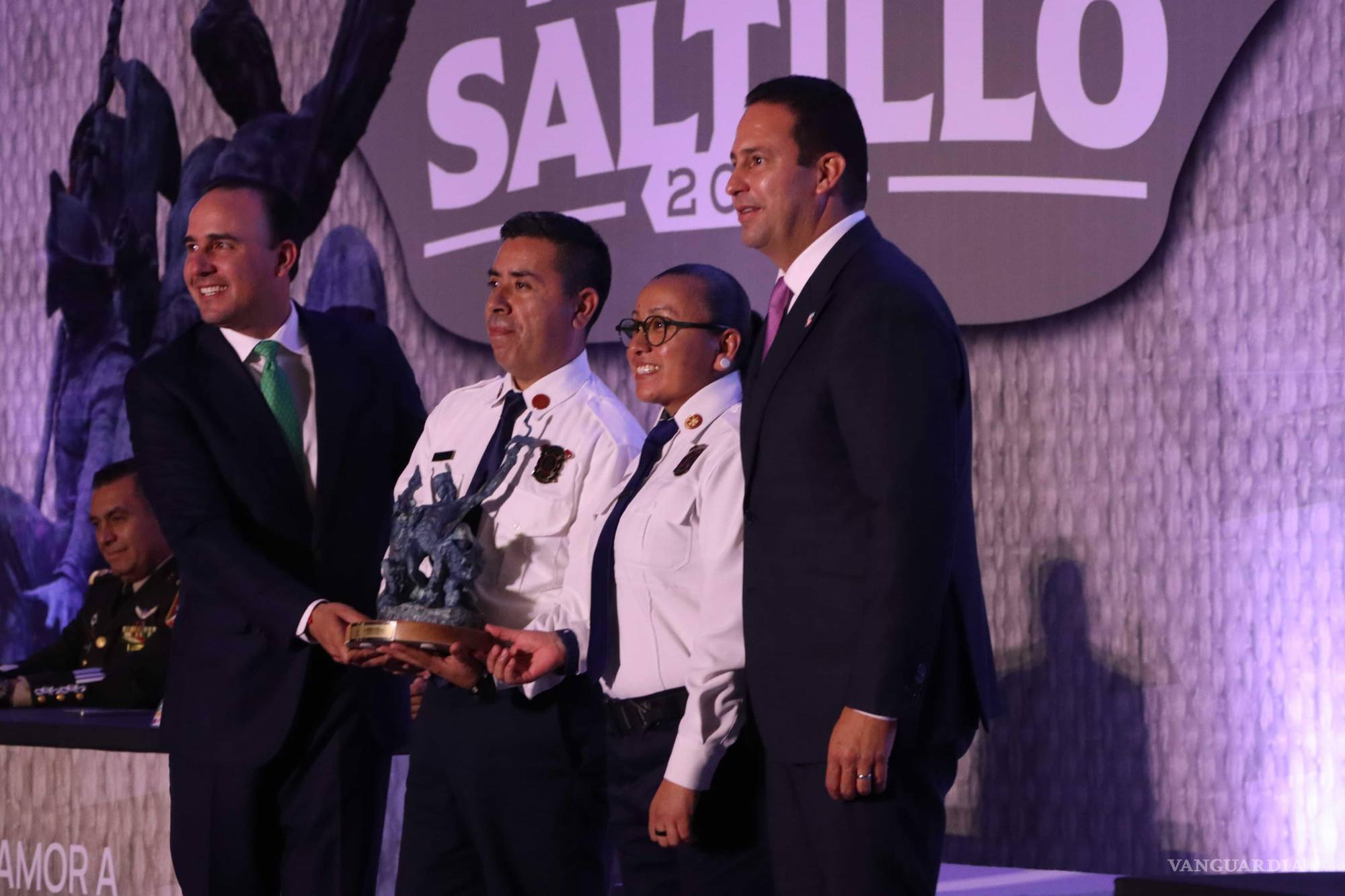 $!El Heroico Cuerpo de Bomberos de Saltillo recibió la Presea Saltillo 2025 en reconocimiento a su compromiso y servicio a la ciudadanía durante más de cuatro décadas.