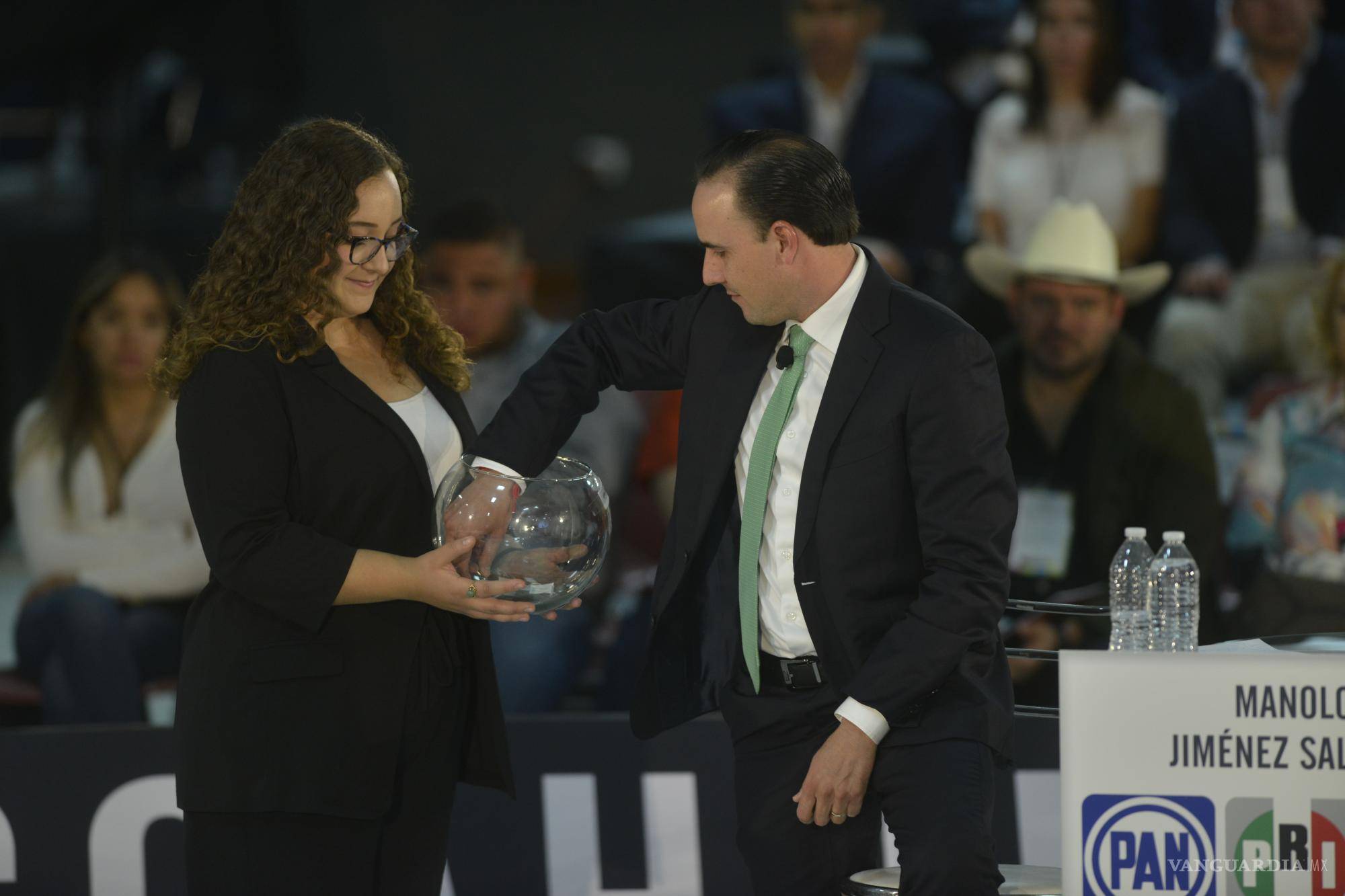 $!Al participar en el debate entre candidatos a la gubernatura, señaló la necesidad de mantener la coordinación y el modelo de seguridad.