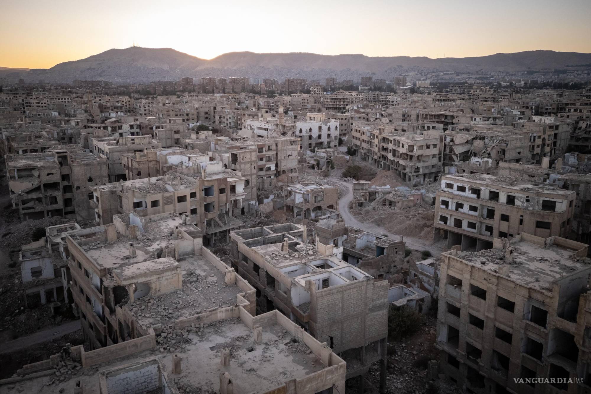 $!En las principales ciudades, barrios enteros quedaron pulverizados; hoy, un tercio de las viviendas del país están dañadas o destruidas.