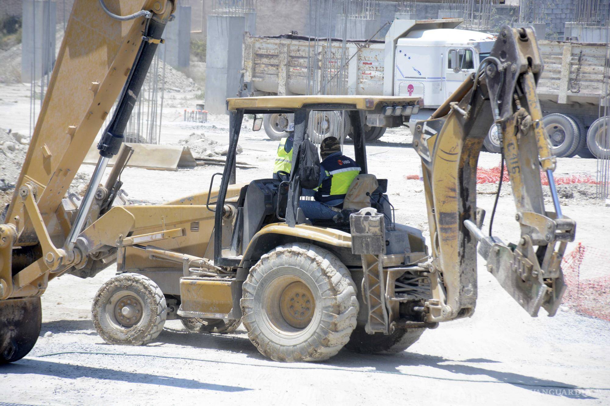 $!Los trabajadores de la construcción están constantemente expuestos al sol.