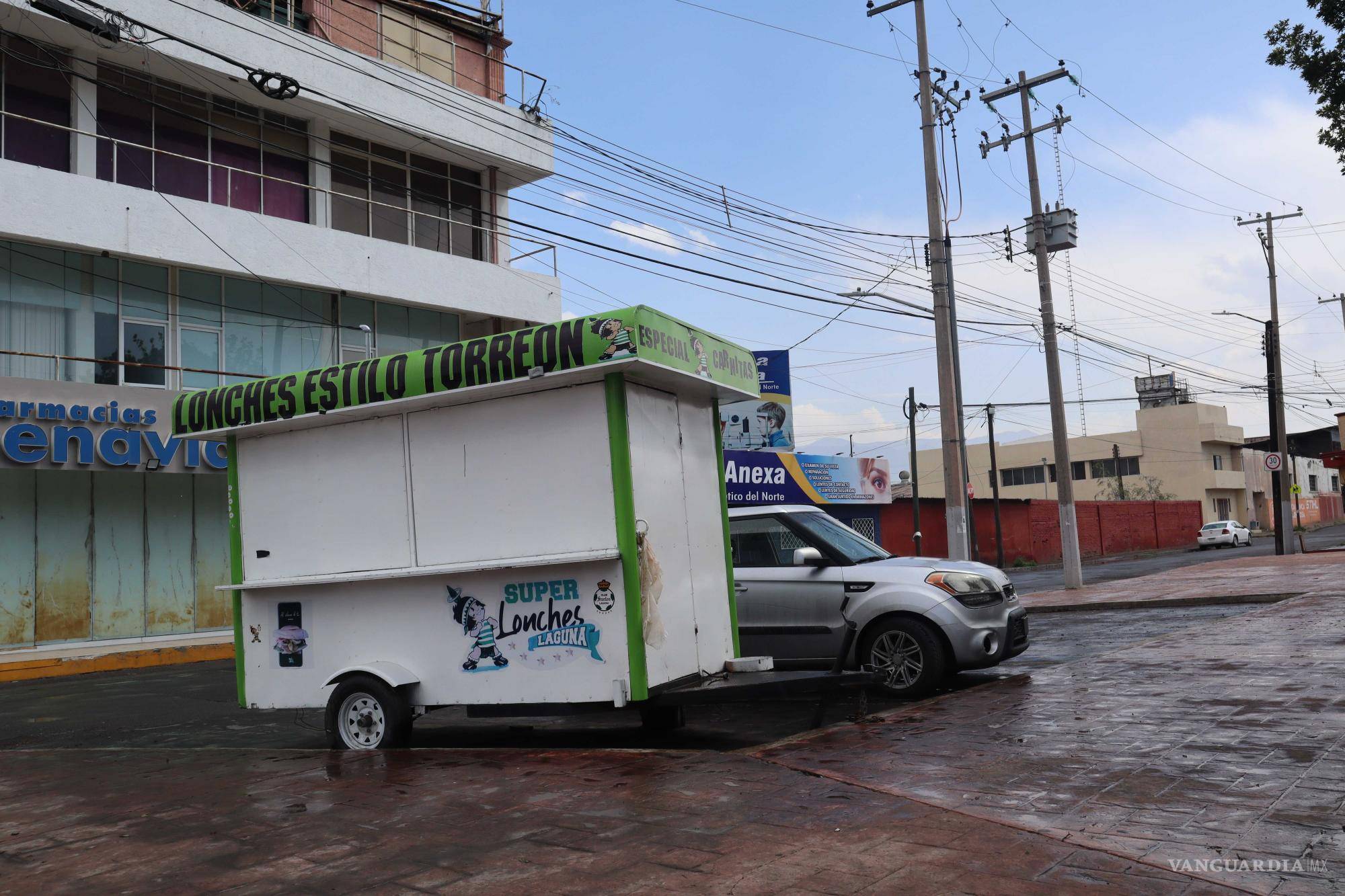 $!Se pueden observar lonches laguneros en el libramiento Óscar Flores Tapia, sobre la Plaza del Congreso, al lado de la Central de Autobuses y en el bulevar Isidro López Zertuche.