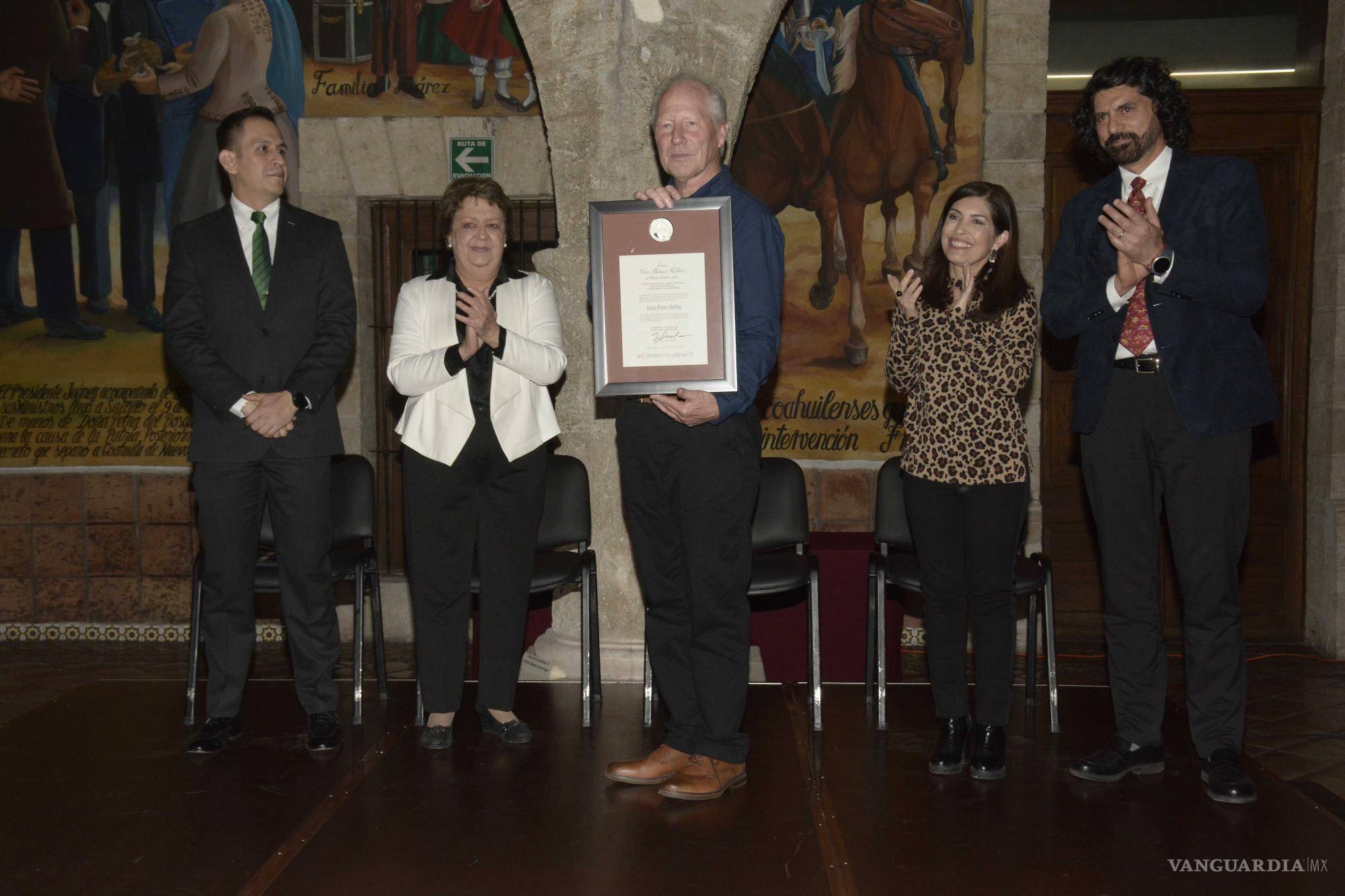 $!Justus Fenner es el ganador de la Presea Vito Alessio Robles.