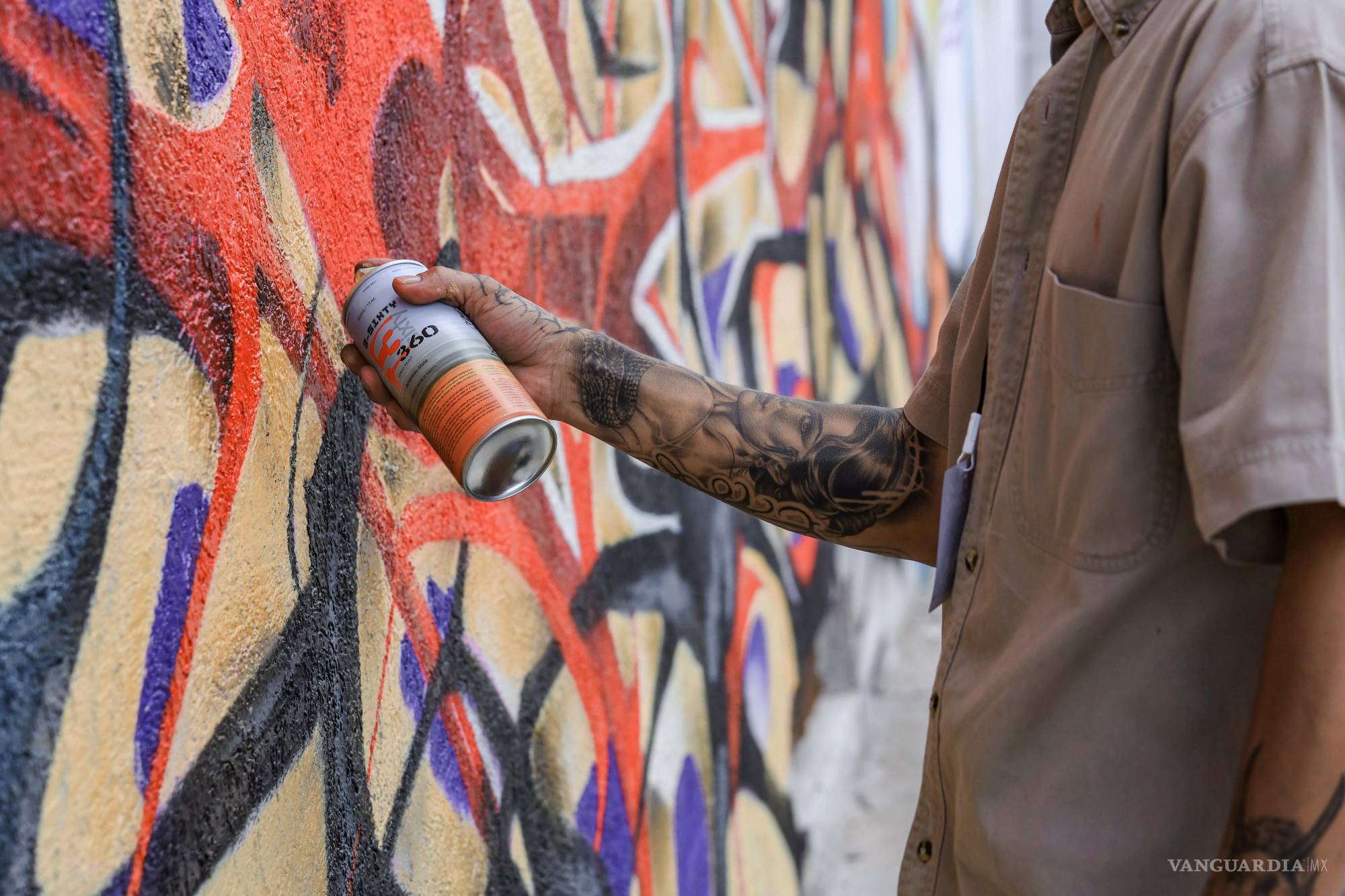 $!Evento Sunday Letters, donde artistas urbanos de graffiti plasman murales en paredes cercanas a la colonia Saltillo 2000.