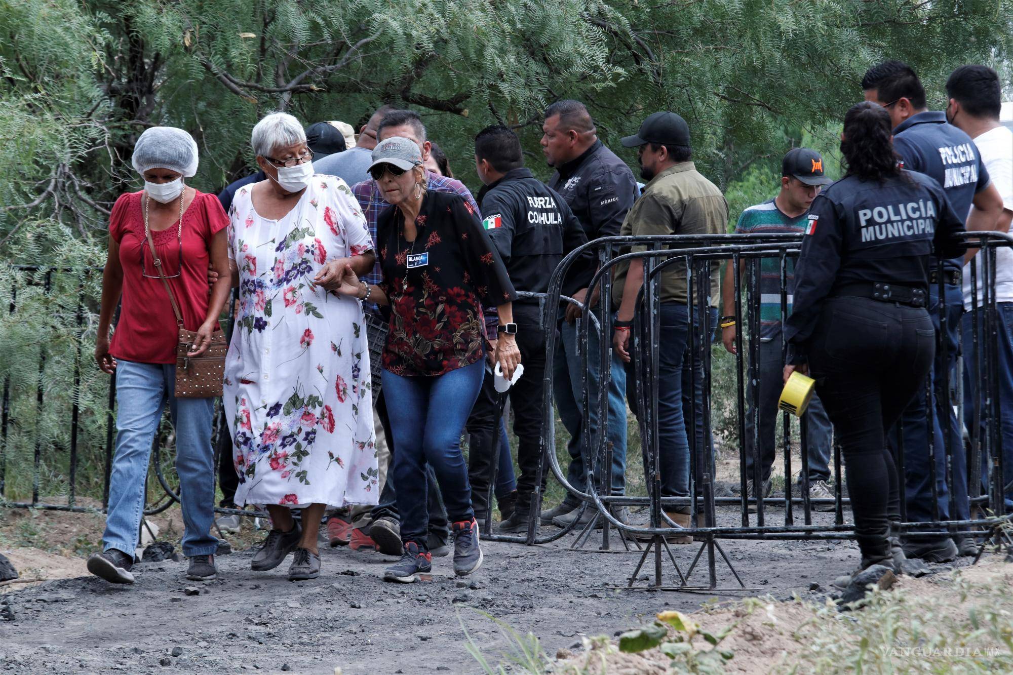 $!Los rostros de la esperanza y la incertidumbre de los familiares de los mineros de ‘El Pinabete’ en Sabinas