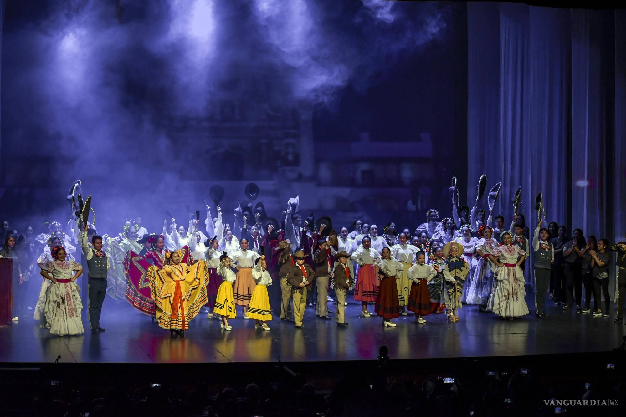 Celebran gala del Ballet Folklórico Xochipitzahuatl del Colegio Nicolás Bravo de Saltillo 