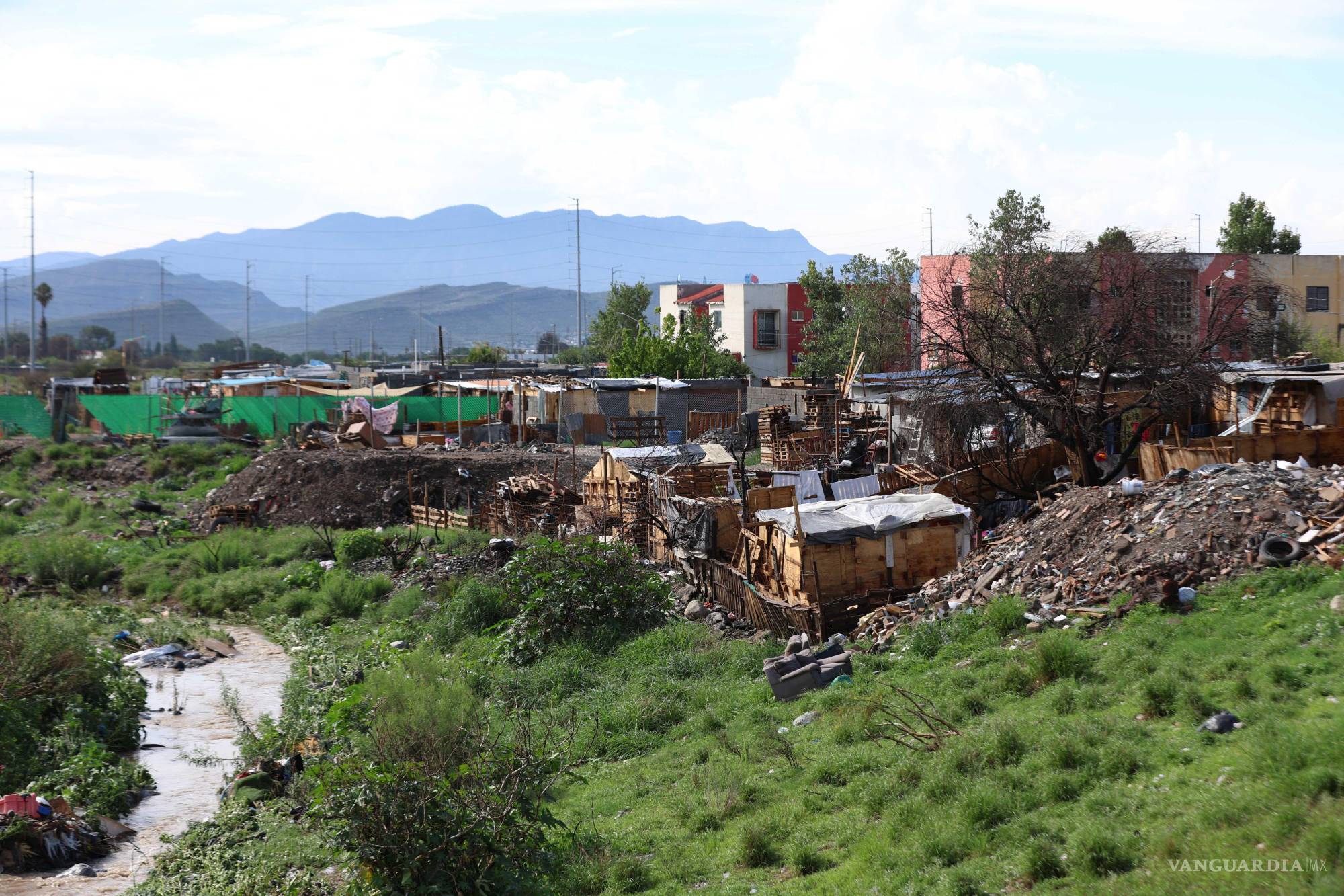 Saltillo: En Colinas de San Lorenzo, una familia vive en alerta constante ante amenaza de desbordamiento de arroyo