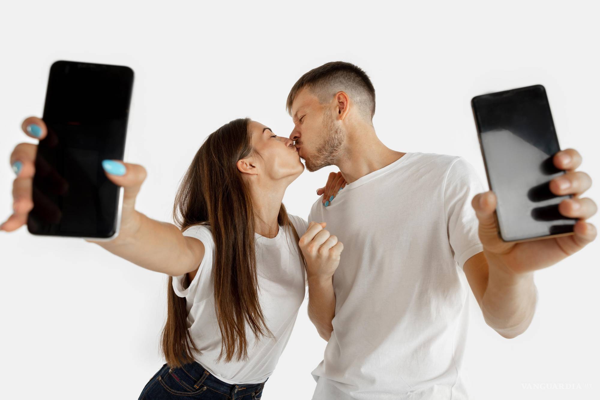 $!Si se usan con inteligencia las tecnologías digitales facilitan el encuentro del amor y contribuyen a que las relaciones sean más compatibles, sólidas, seguras.