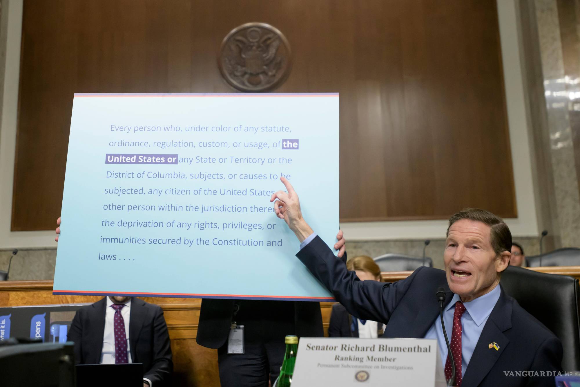 $!El senador demócrata Richard Blumenthal, en el Foro Público Bicameral sobre el uso desproporcionado de la fuerza por parte de agentes del DHS, en el Capitolio.