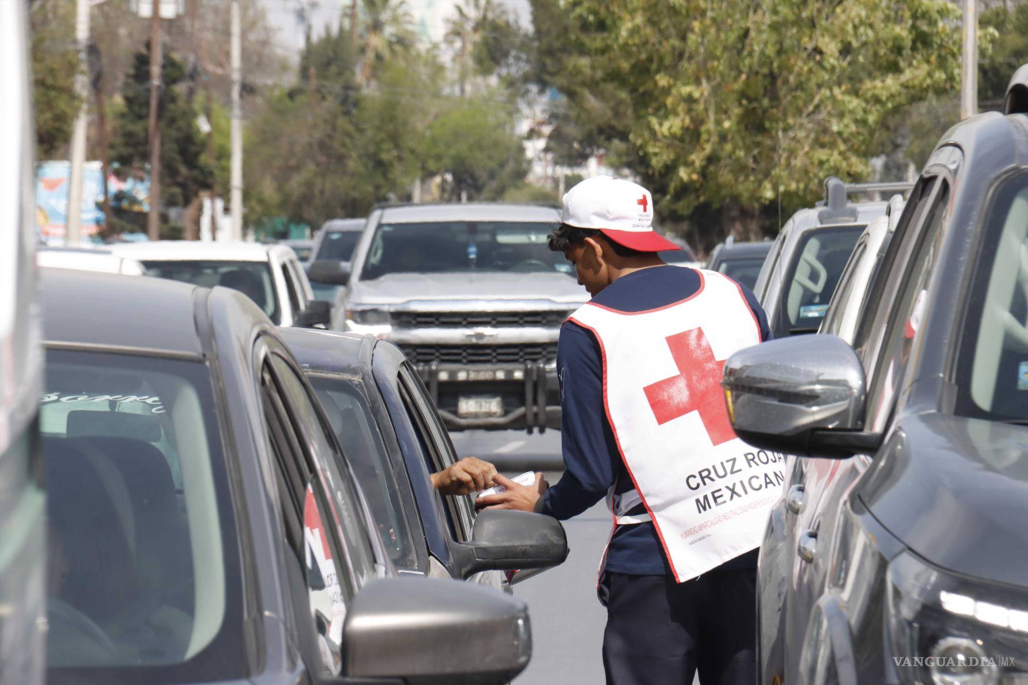 $!La participación ciudadana es vital para el éxito de la campaña de boteo de la Cruz Roja.