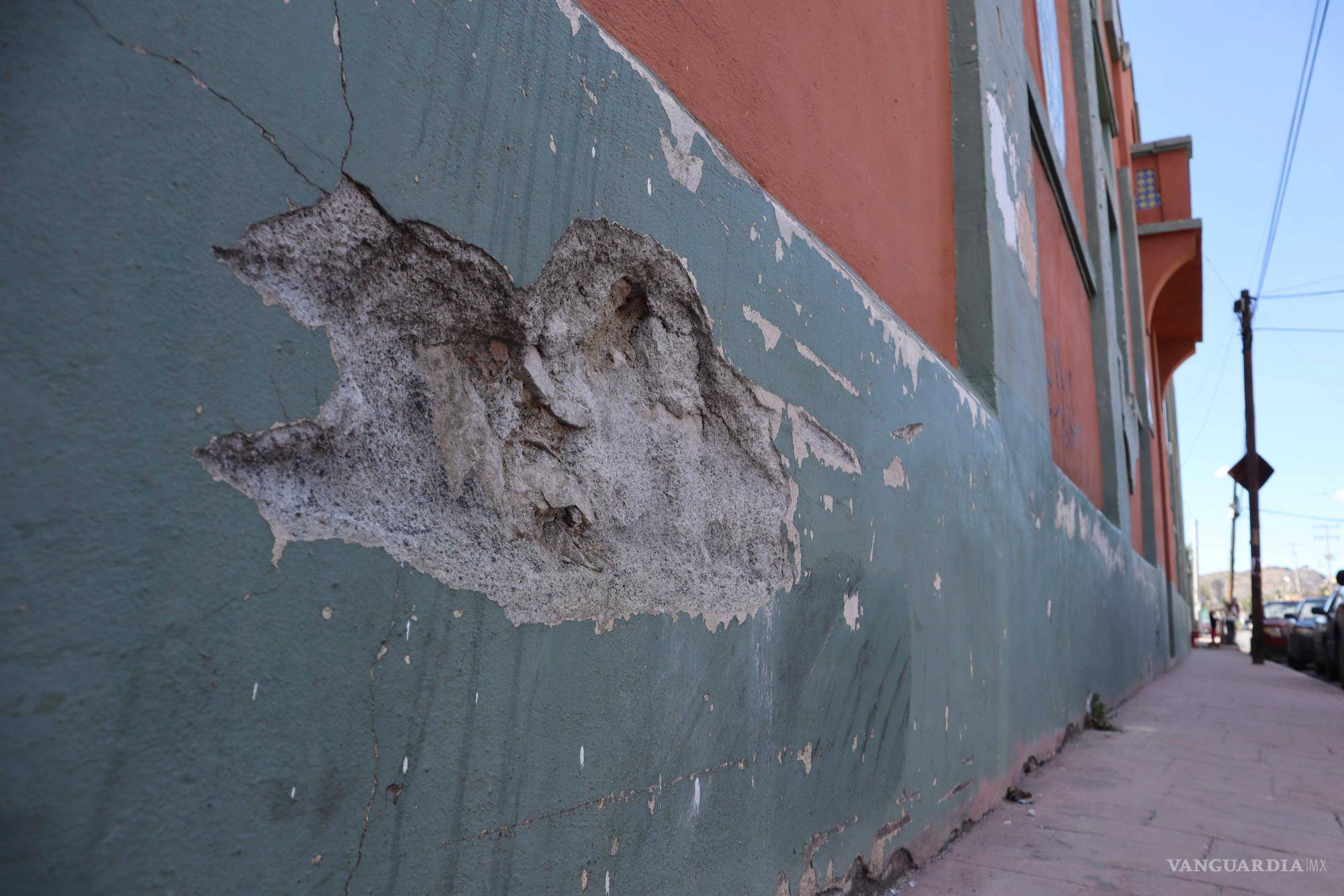 $!Daños en sus paredes presentan algunos planteles de la entidad.