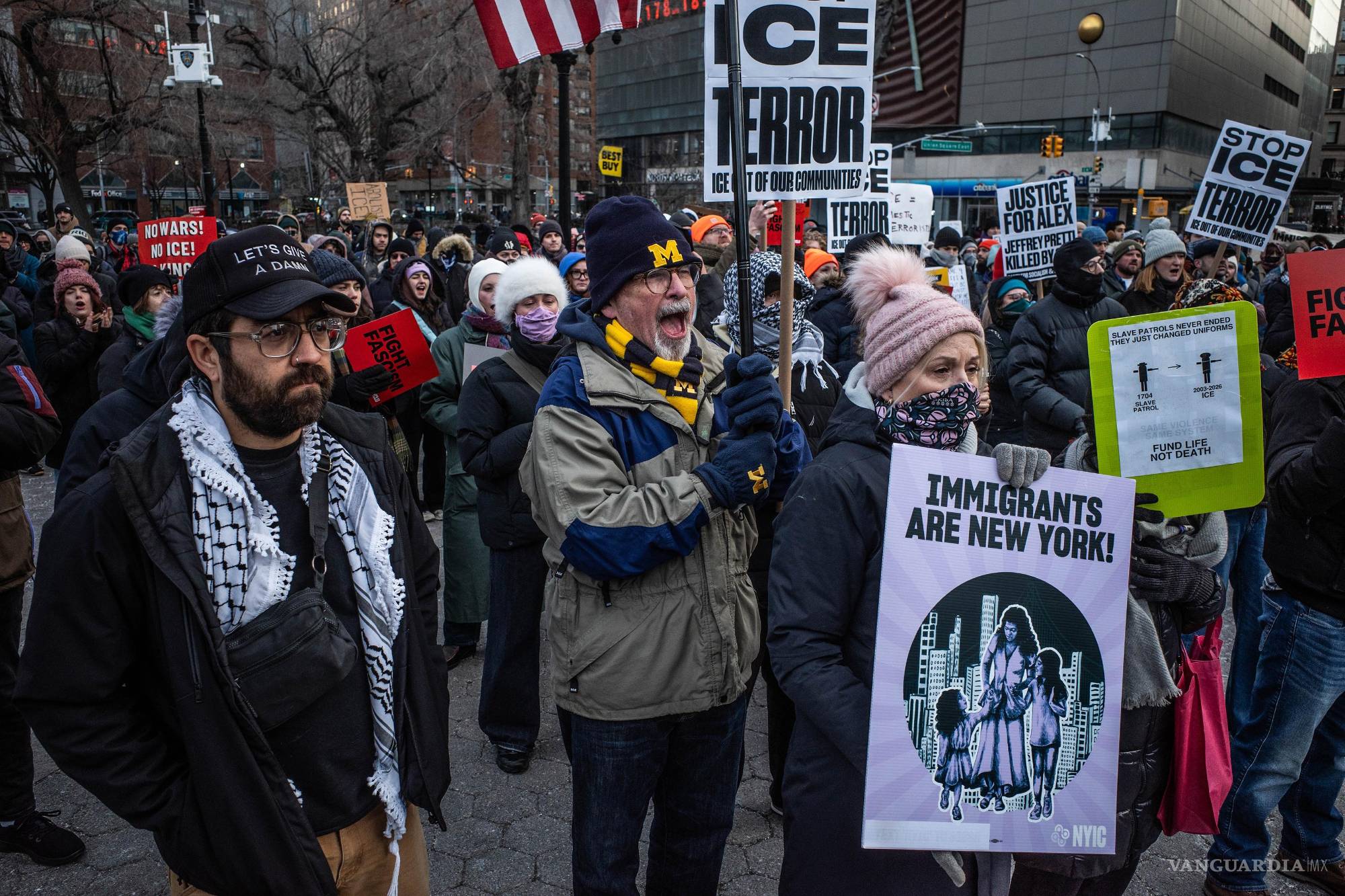$!En Nueva York, ciudadanos se manifiestan bajo la consigna “Los inmigrantes son Nueva York”, vinculando la identidad de la ciudad con la defensa de los derechos migrantes.