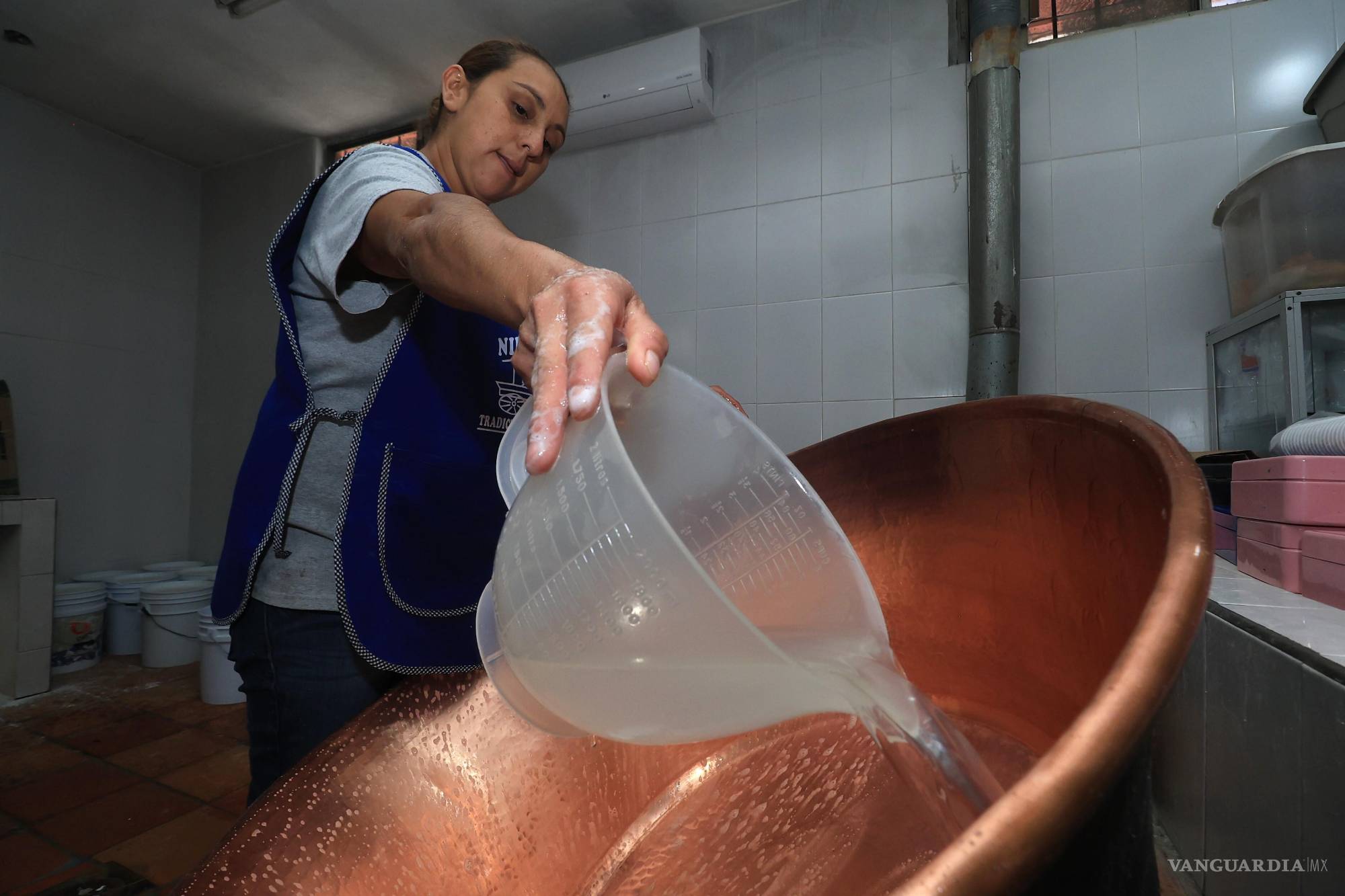 $!La consistencia y el cuidado en cada preparación han sido clave para conservar la calidad que distingue a Nieves Ramos desde hace un siglo.