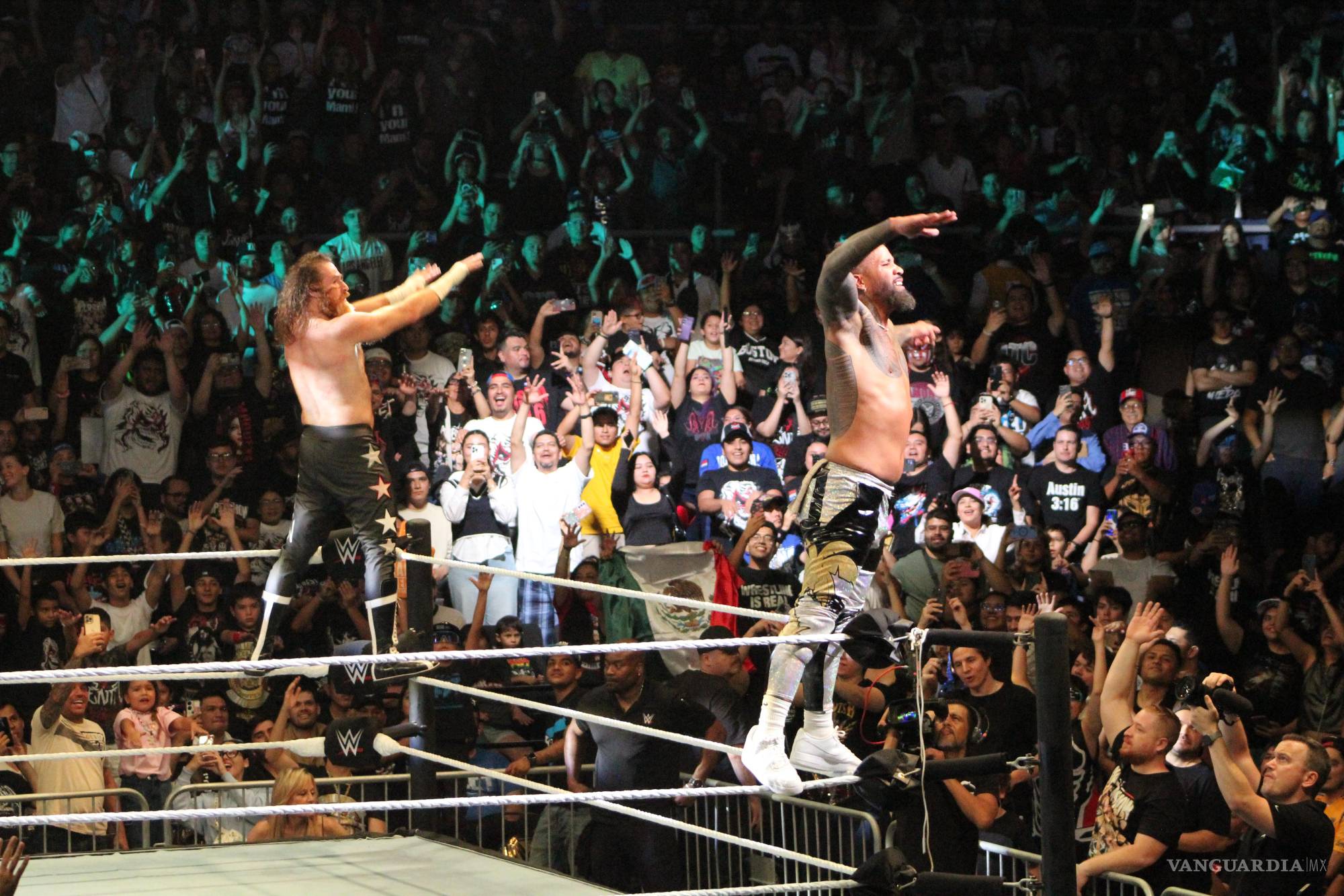 $!Dan estrellas de la WWE un Supershow en Monterrey