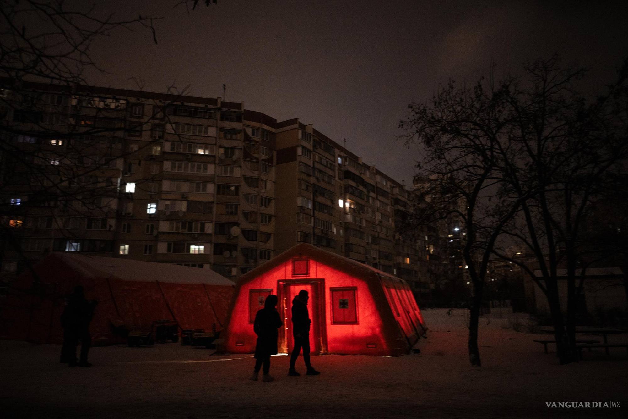 $!Mientras Rusia busca capturar ciudades para asentar sus bases logísticas, la población civil en el este de Ucrania depende de instalaciones de emergencia ante la destrucción de la infraestructura básica por los combates urbanos