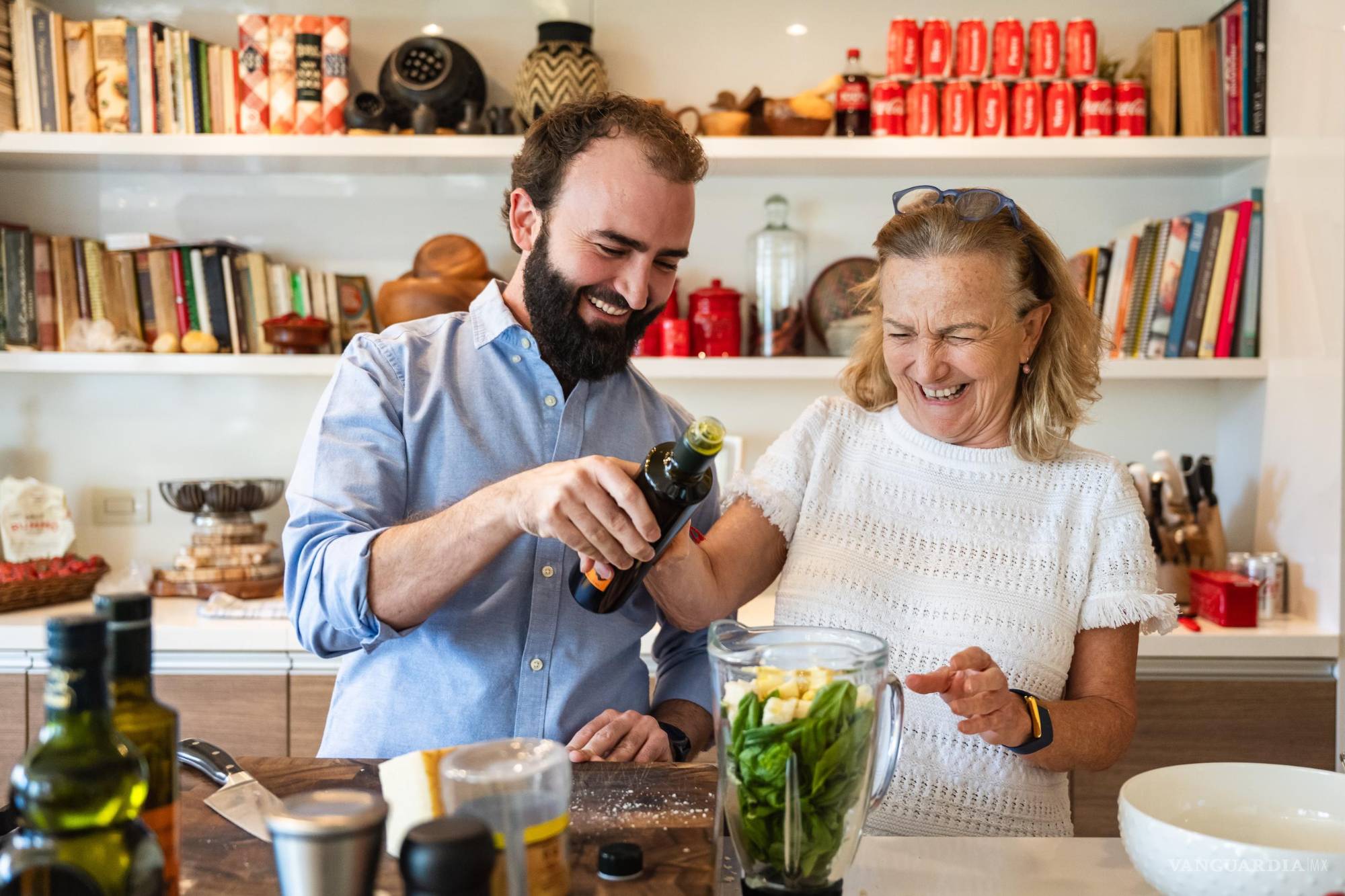$!La convivencia y ese toque especial de humor, predomina en cada preparación.