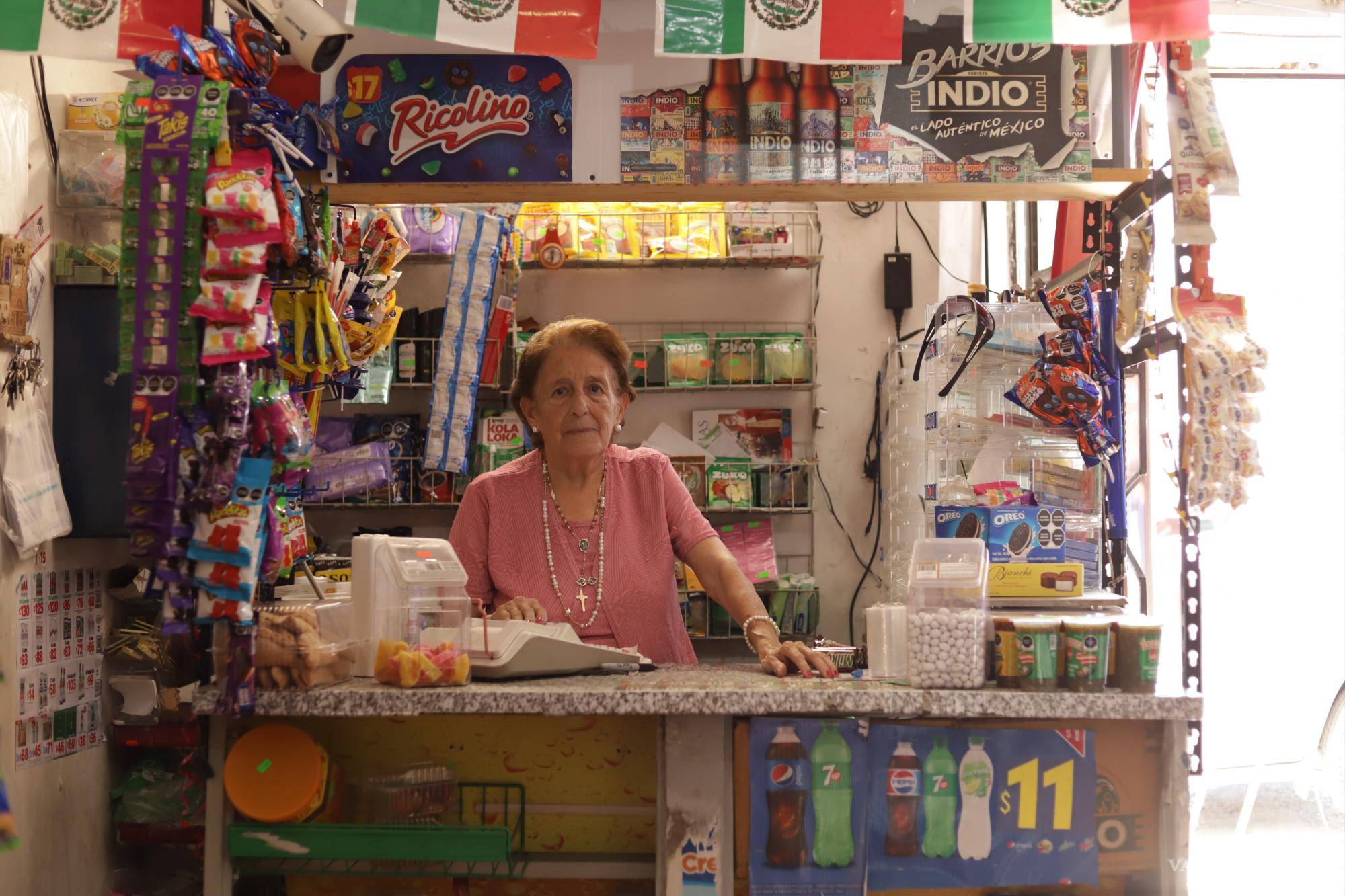 En Saltillo, Doña Rosy y su tiendita enfrentan a Oxxo con su amabilidad y ‘el cartoncito’