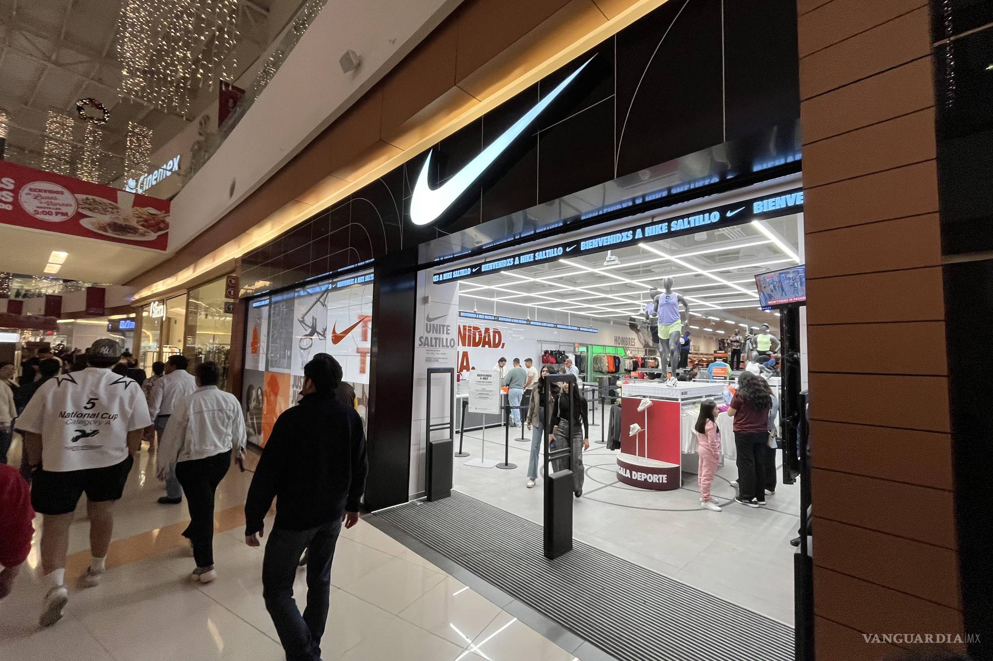 $!Nike inauguró su tienda en Plaza Galerías el 25 de septiembre, ampliando la presencia de marcas deportivas en la ciudad.