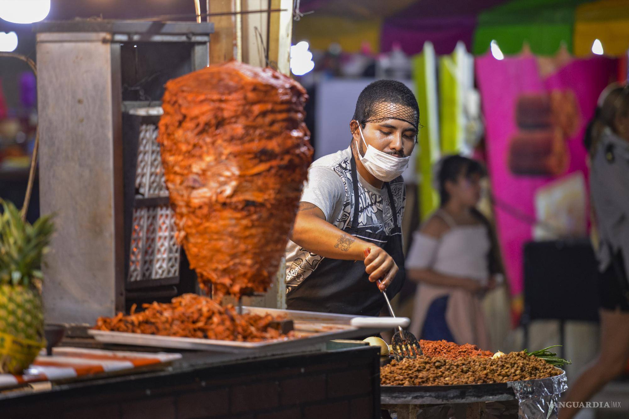 $!Los tacos son los más ofertados en el área de comida.