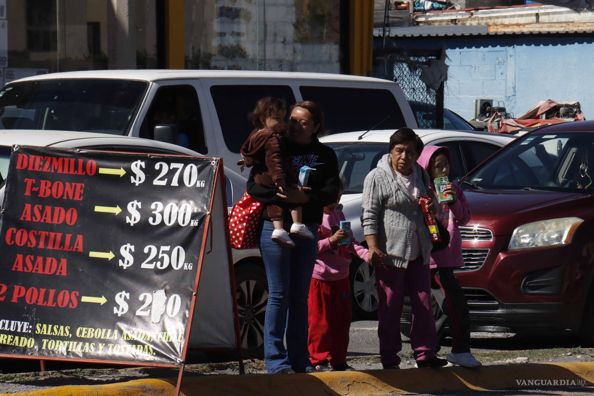 $!Transeúntes exigen medidas: paso de cebra, topes y semáforos para mejorar la seguridad vial en el cruce de la Calle 10 y el bulevar Mirasierra.