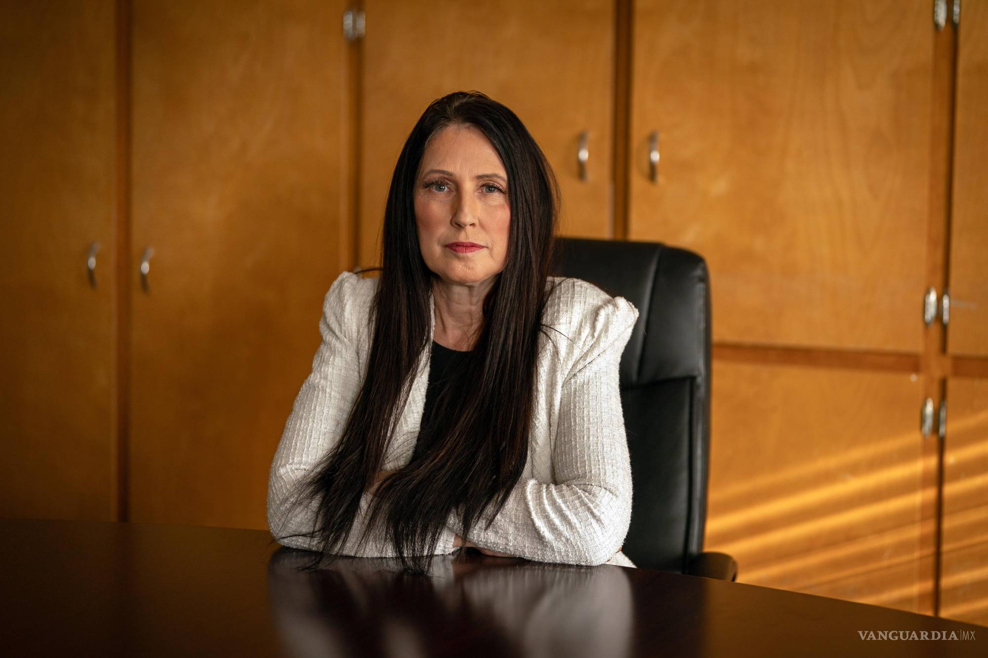 $!Nikki Ramirez-Smith, abogada de inmigración. Agentes federales irrumpieron en un hipódromo en octubre, y las repercusiones aún conmocionan a la comunidad.