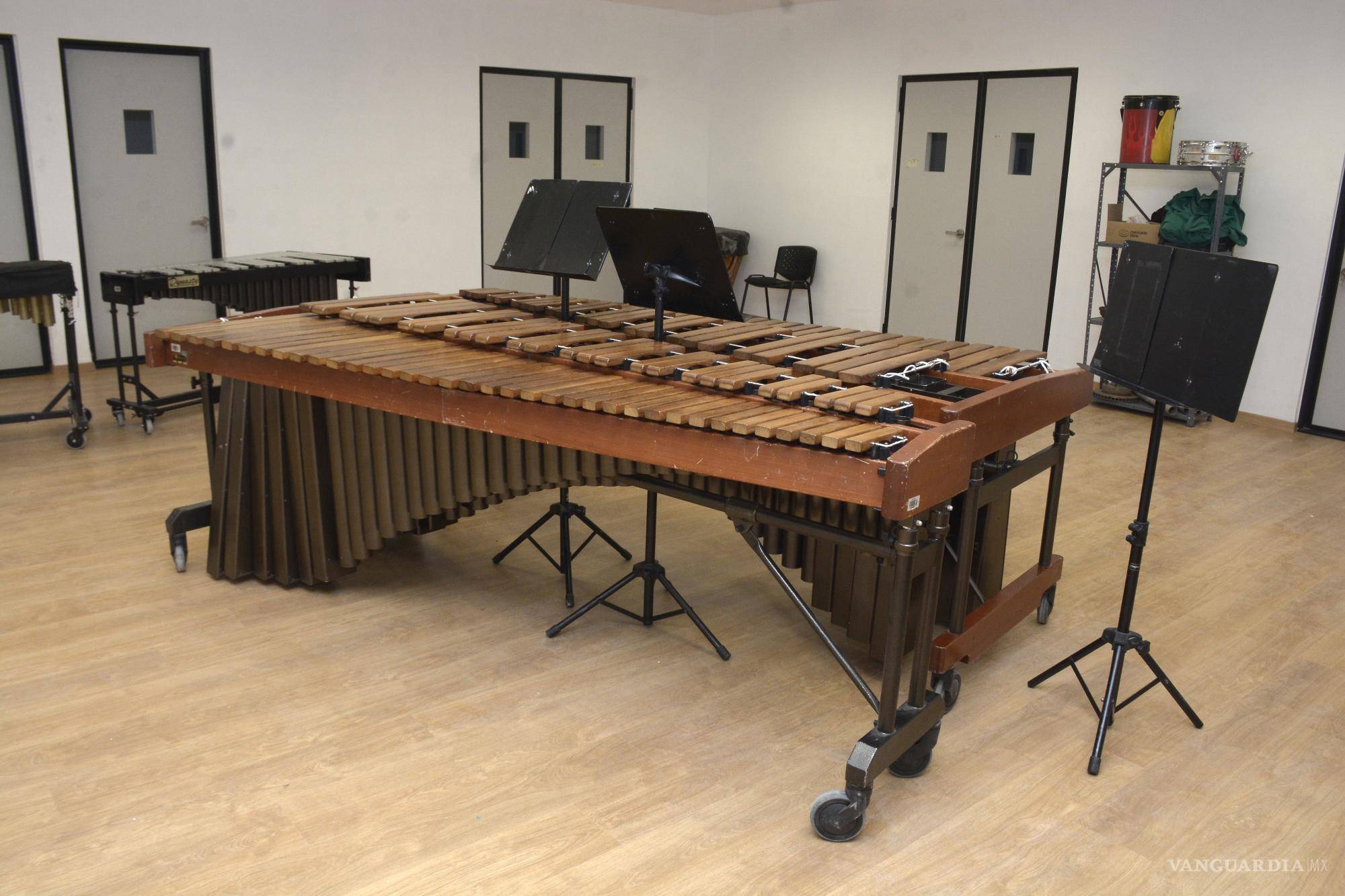 $!El área de percusiones cuenta con cubículos especiales para estos instrumentos.