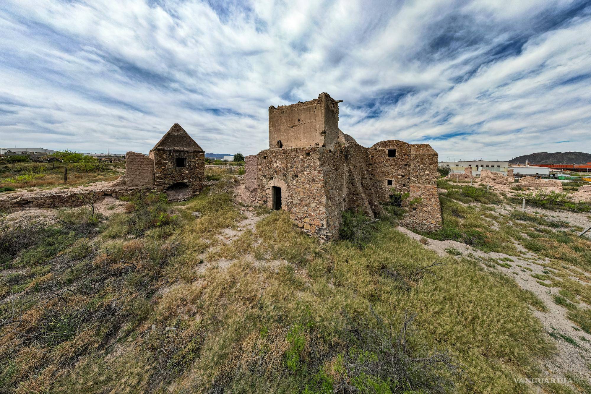 $!Los restos del antiguo molino de la hacienda, testigos del paso del tiempo y la historia.