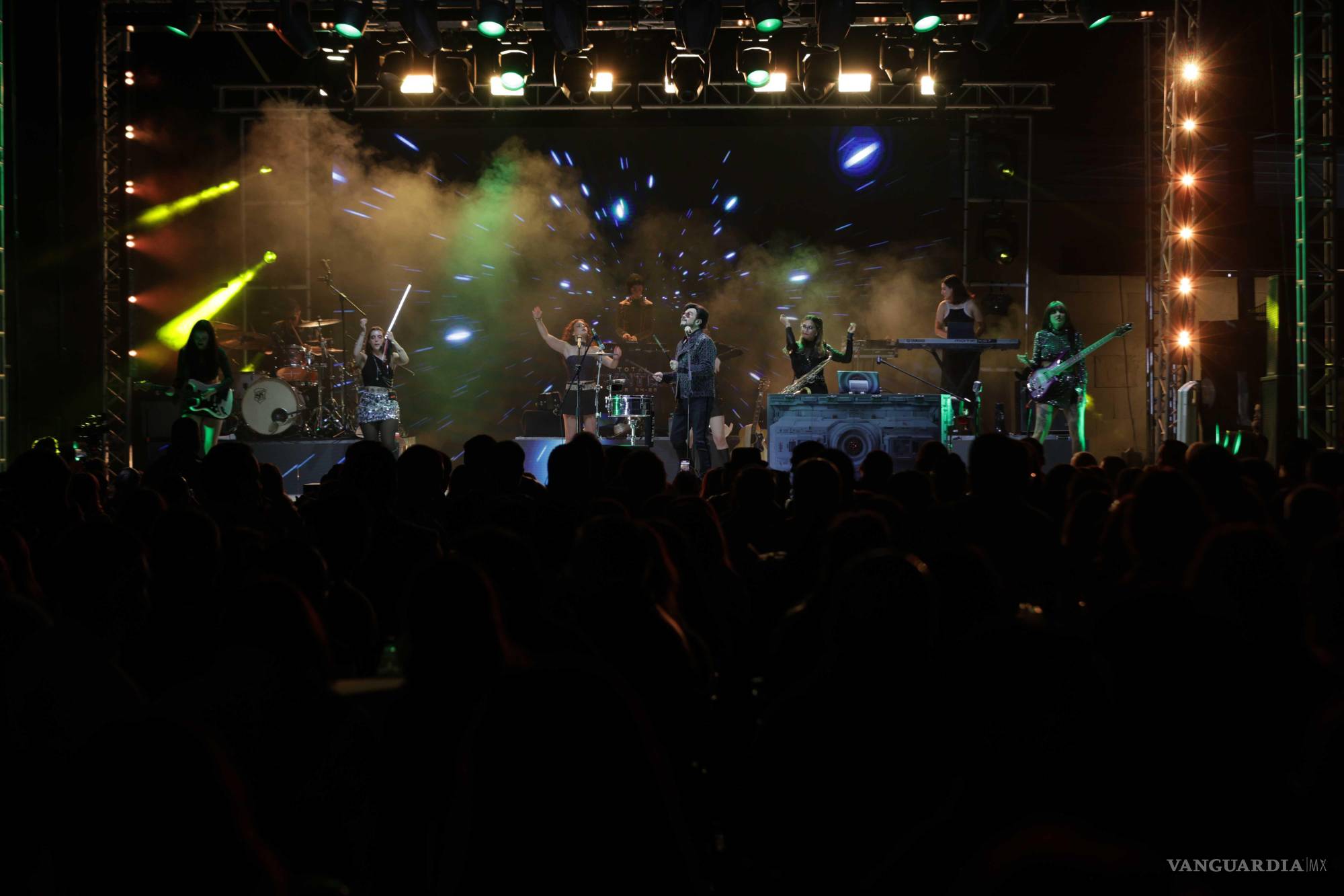 $!Deleita Aleks Syntek a saltillenses con presentación a beneficio de niños con discapacidad auditiva