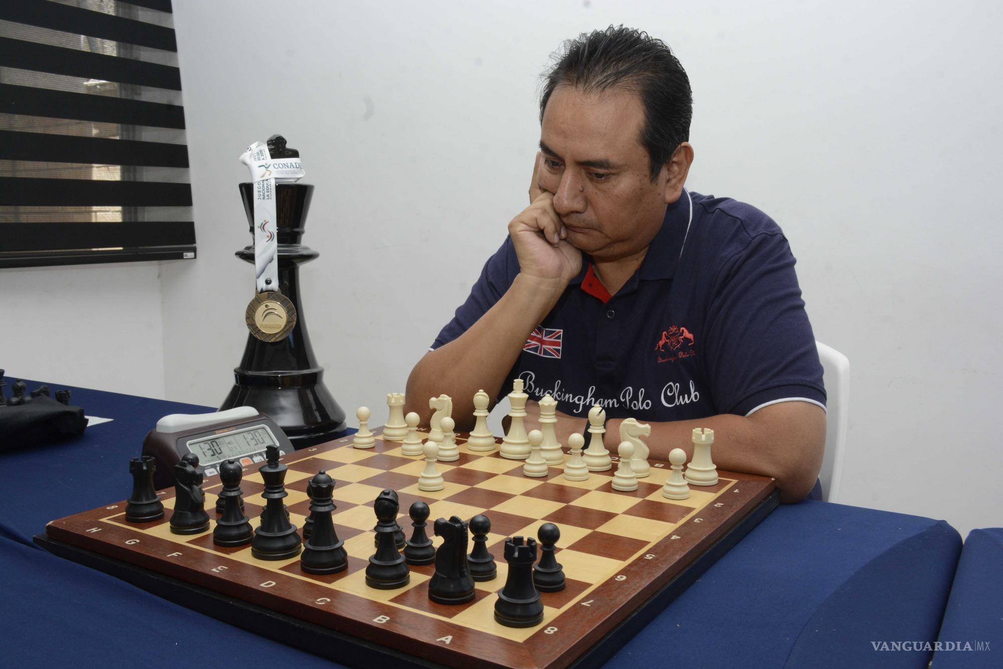 $!Eduardo Aguilar comenzó en el mundo del Ajedrez cuando recién ingresó a la universidad; meses después, se encargaría de formar el taller dentro de esa institución.