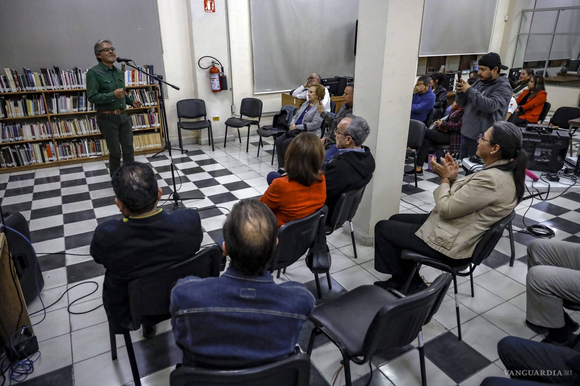 $!Arturo Marines, el juglar de Saltillo, presenta nuevo disco lleno de leyendas, tradición y héroes