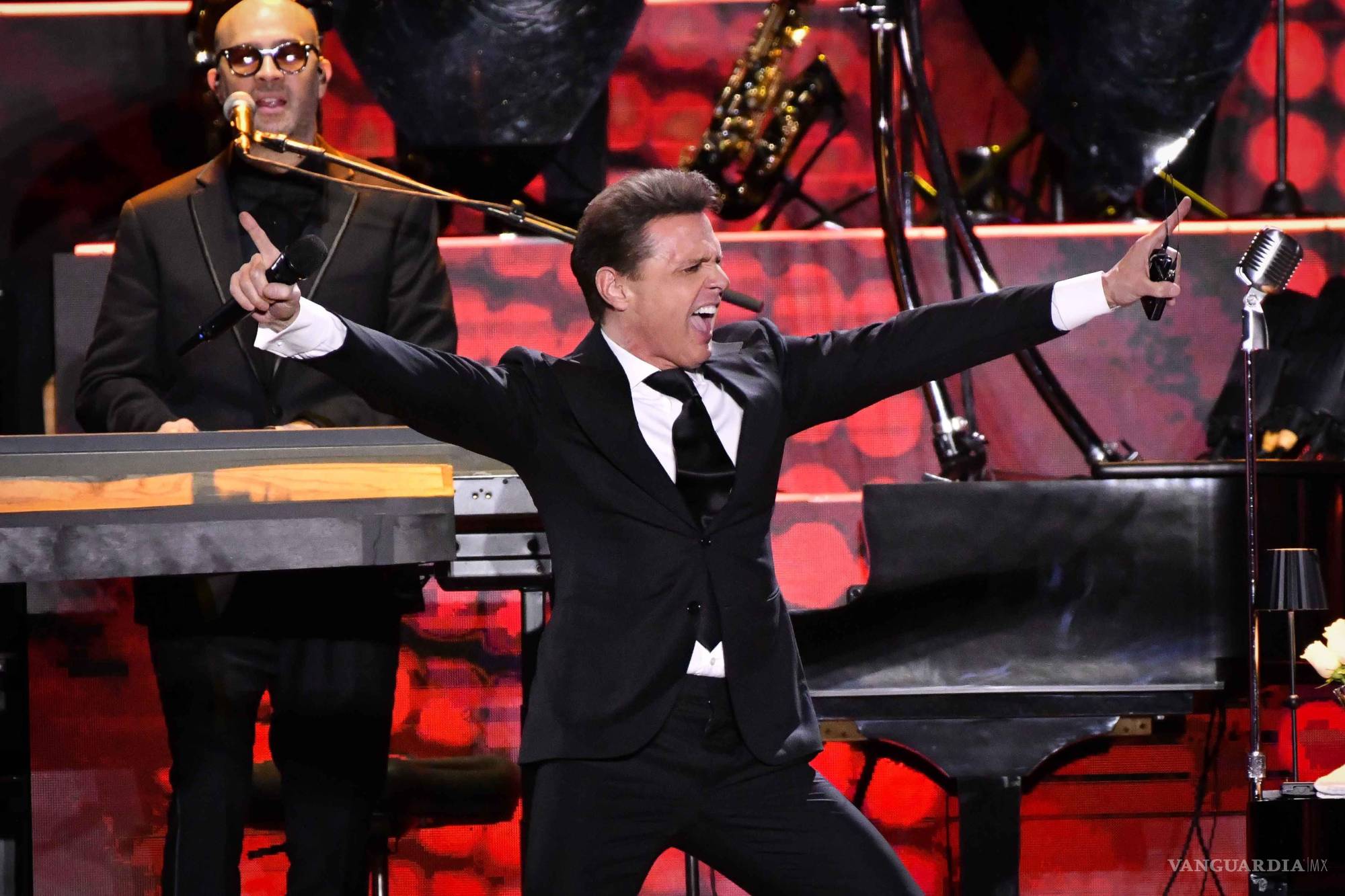 $!Concierto. El concierto de Luis Miguel también contó con la labor de Lura.