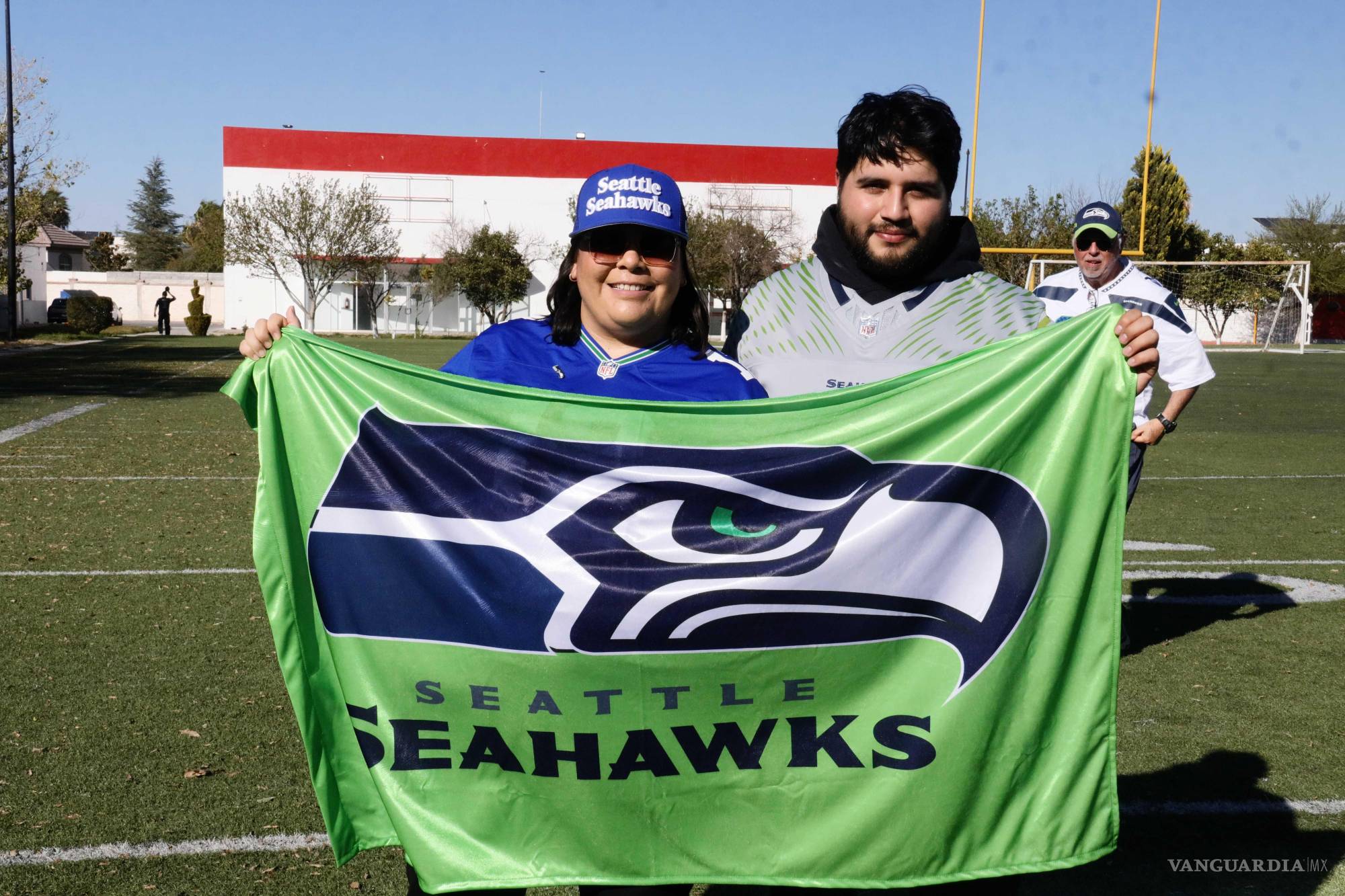 $!El título del Super Bowl impulsó la reunión de seguidores de los Seahawks de Seattle en el Campo de la UVM.