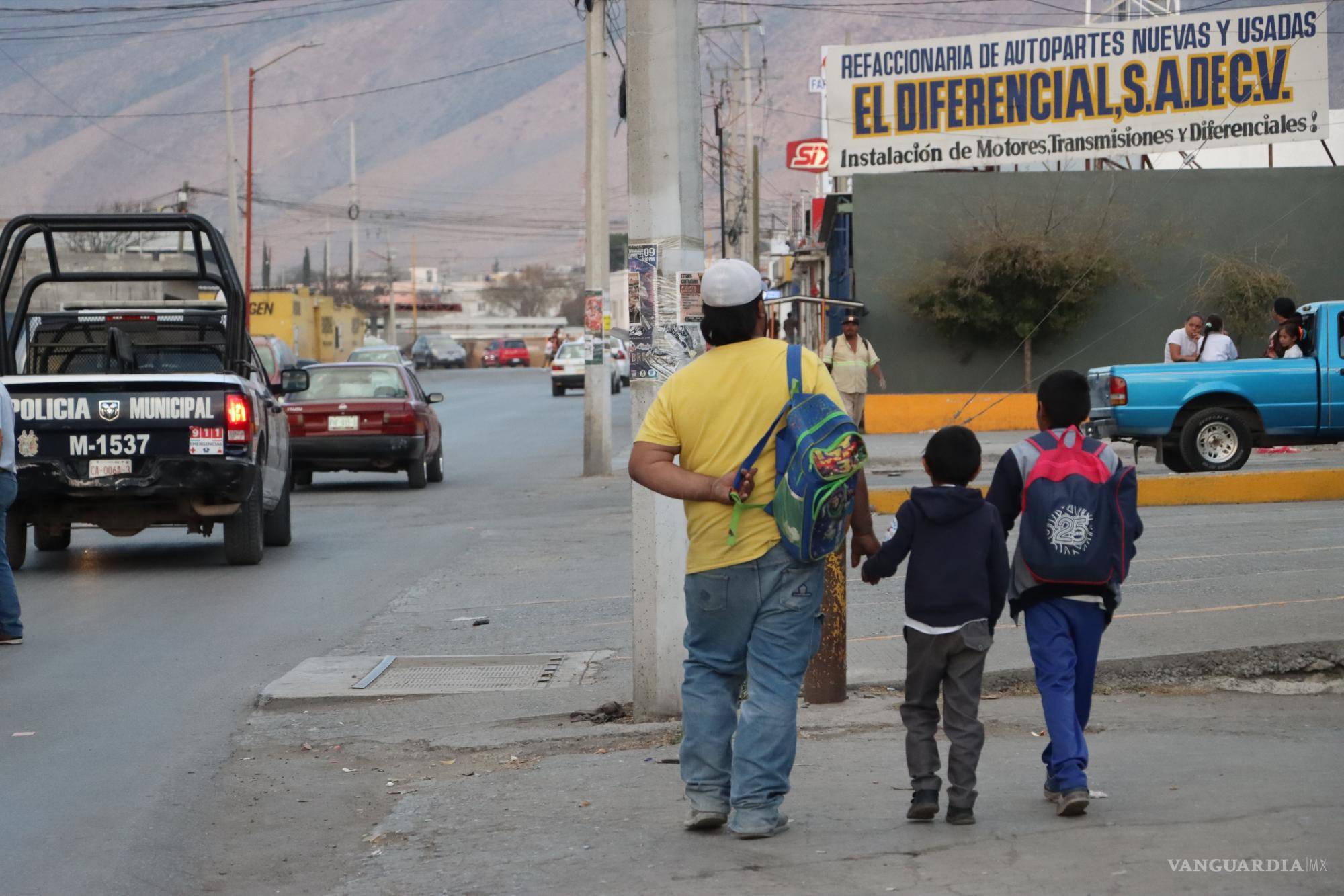 $!La falta de infraestructura como los pasos de cebra, la semaforización, la falta de aplicación en el reglamento de tránsito y la ausencia de pasos peatonales a nivel provocan que los automovilistas sienten mayor libertad de ir más rápido.