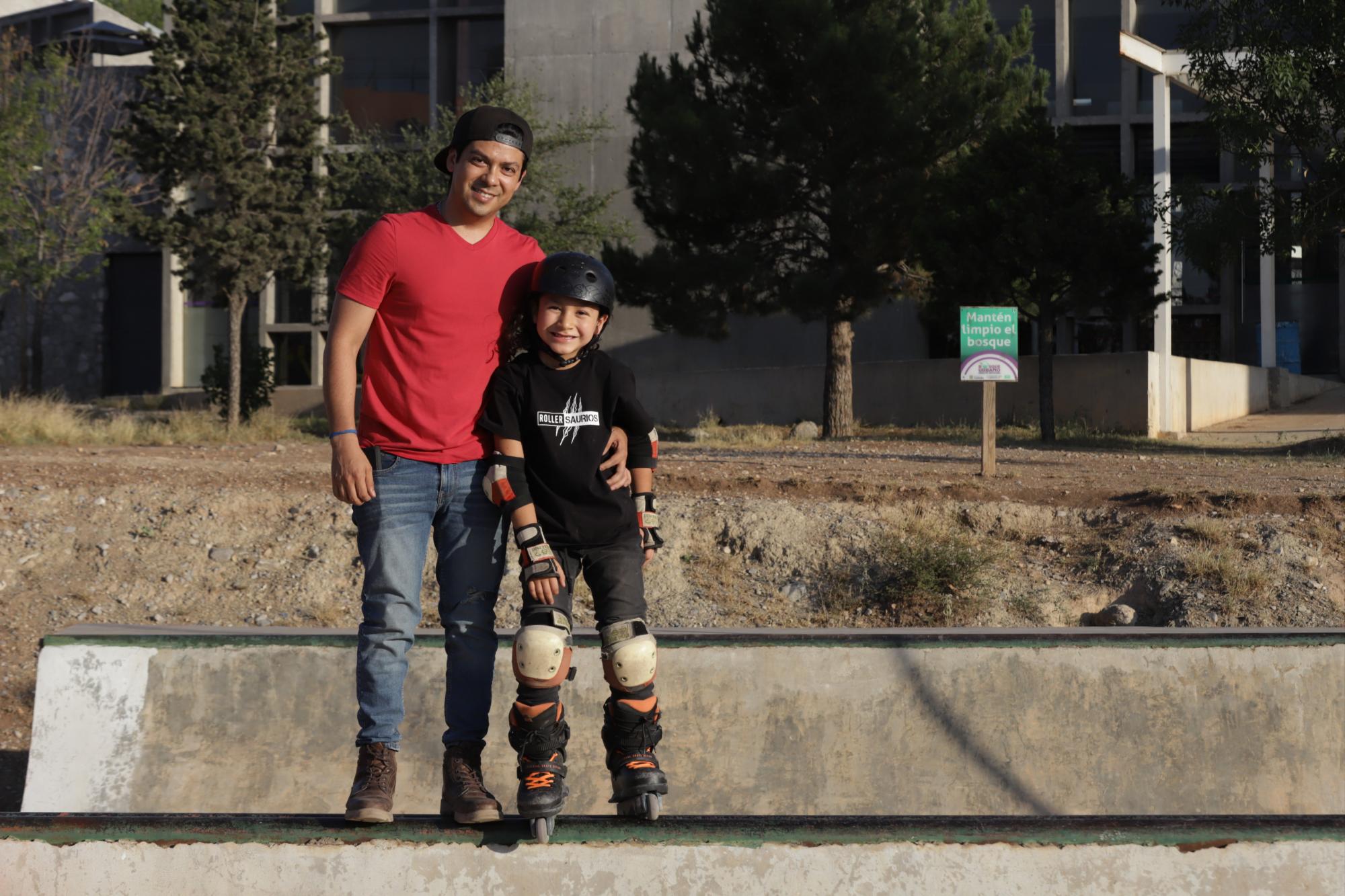 $!Su padre, Humberto Flores, lo acompaña en cada uno de sus pasos dentro del deporte de patinaje urbano.