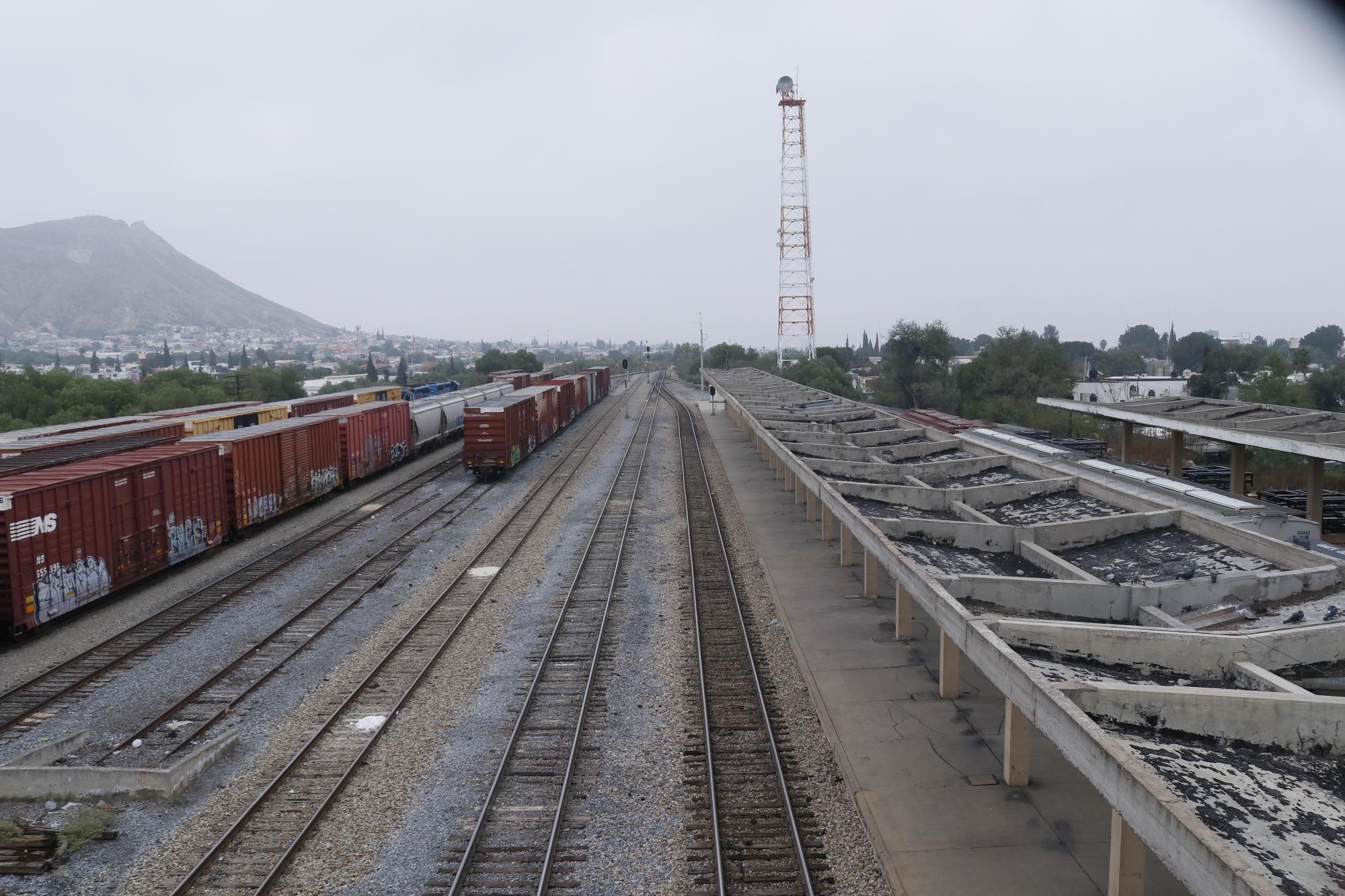 $!Por la estación “La Encantada”, transitaba la vía angosta del ferrocarril Coahuila-Zacatecas, “El Coahuilita”.