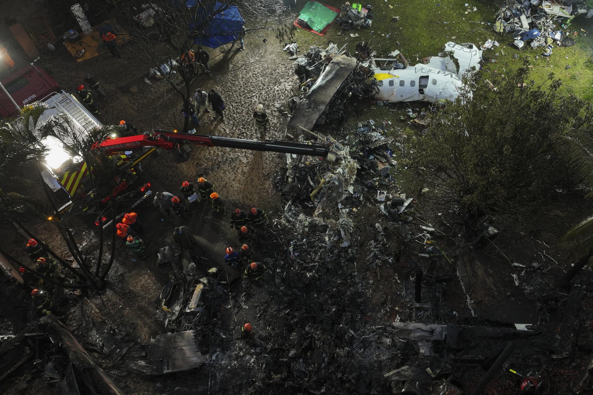 $!La unidad, un ATR 72-500, cayó en picada girando lentamente antes de estrellarse | Foto: AP