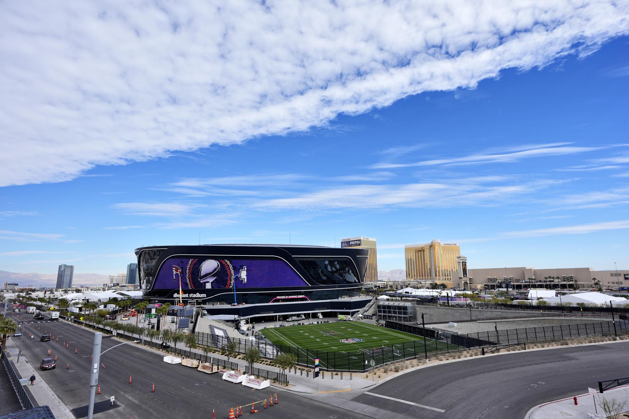 $!El campo más grande de la NFL y un techo retráctil hacen del estadio un escenario único para la NFL.