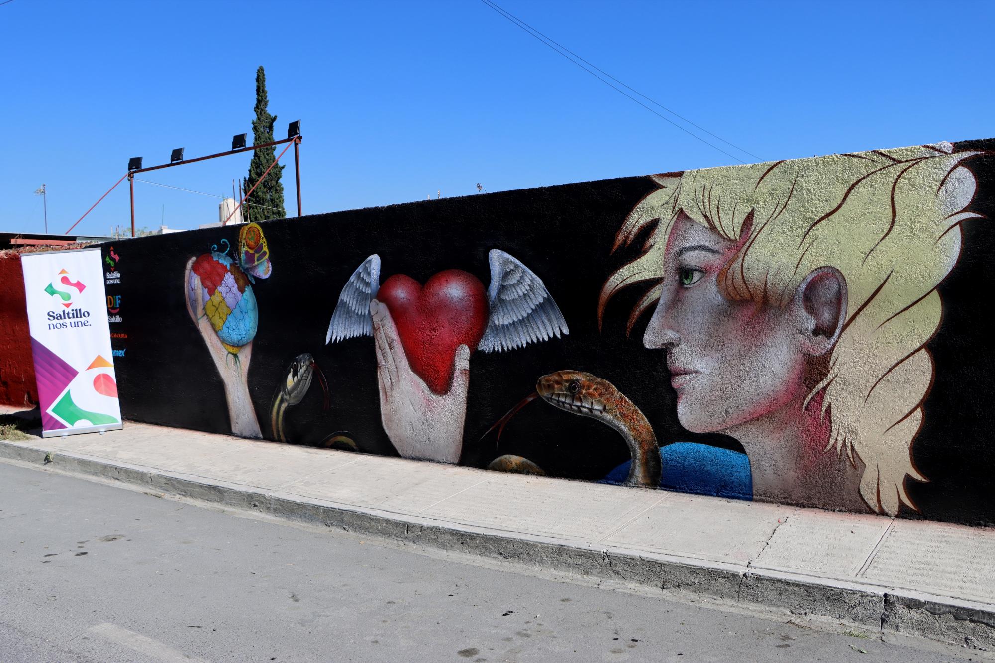 $!Daniela Yacunah Melo, de 18 años, plasma su perspectiva sobre la salud mental en un vibrante mural en Castelar.