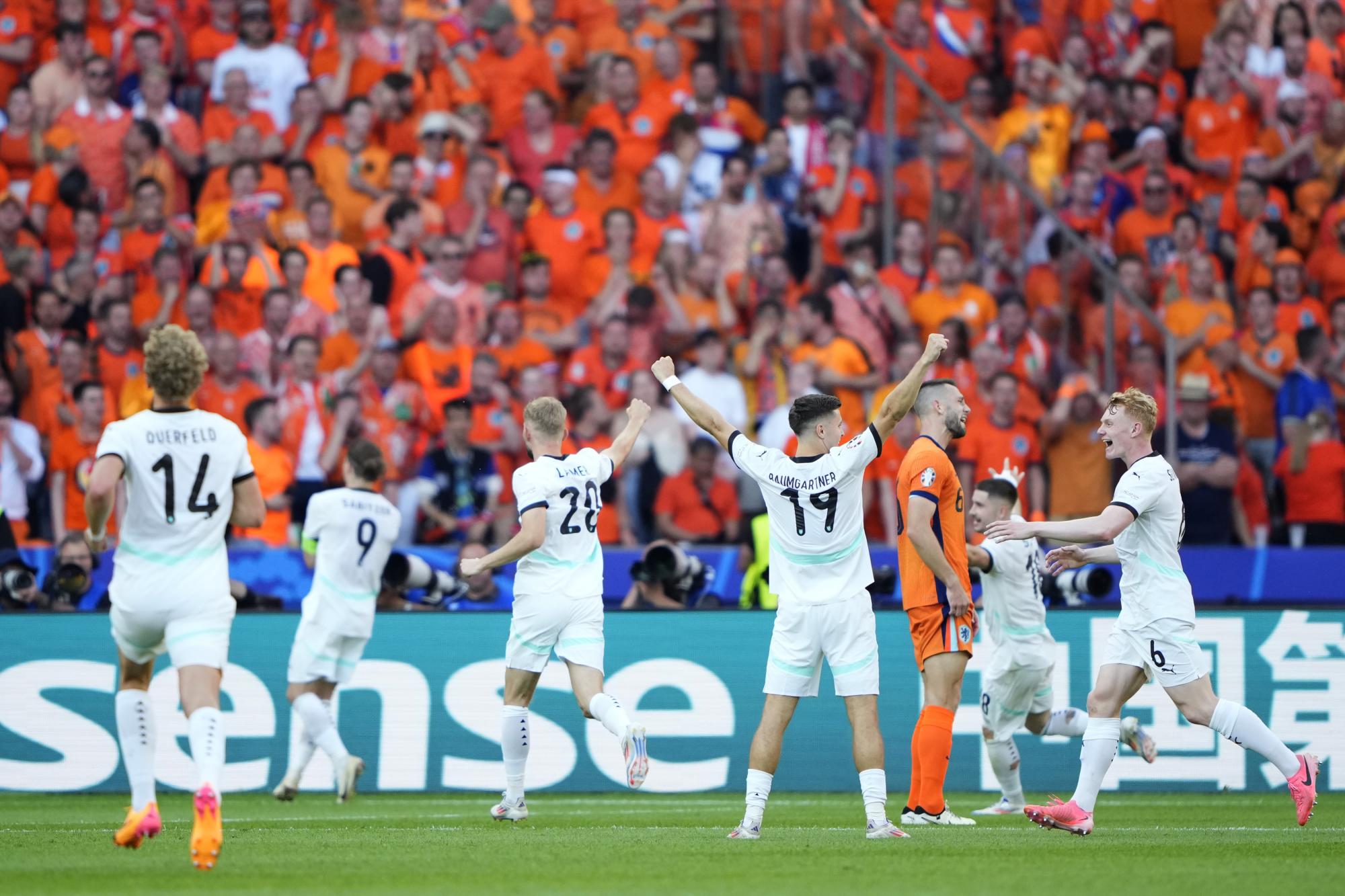 $!Holanda remontó para superar el sábado 2-1 a Turquía, con lo que reservó su lugar en las Semis de la Eurocopa, donde se medirá con Inglaterra.
