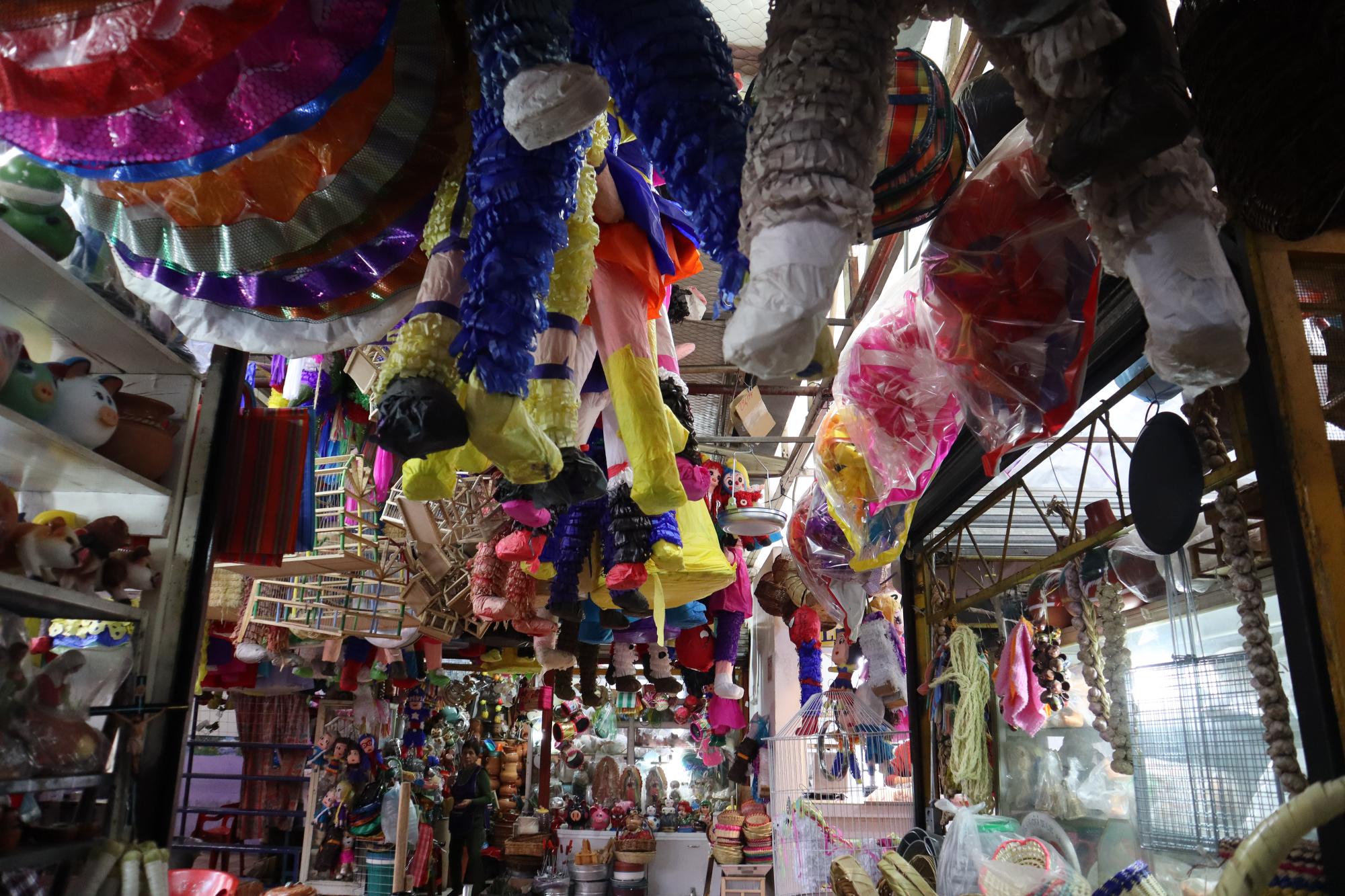 $!El colorido de los productos es una característica del Mercado Juárez.