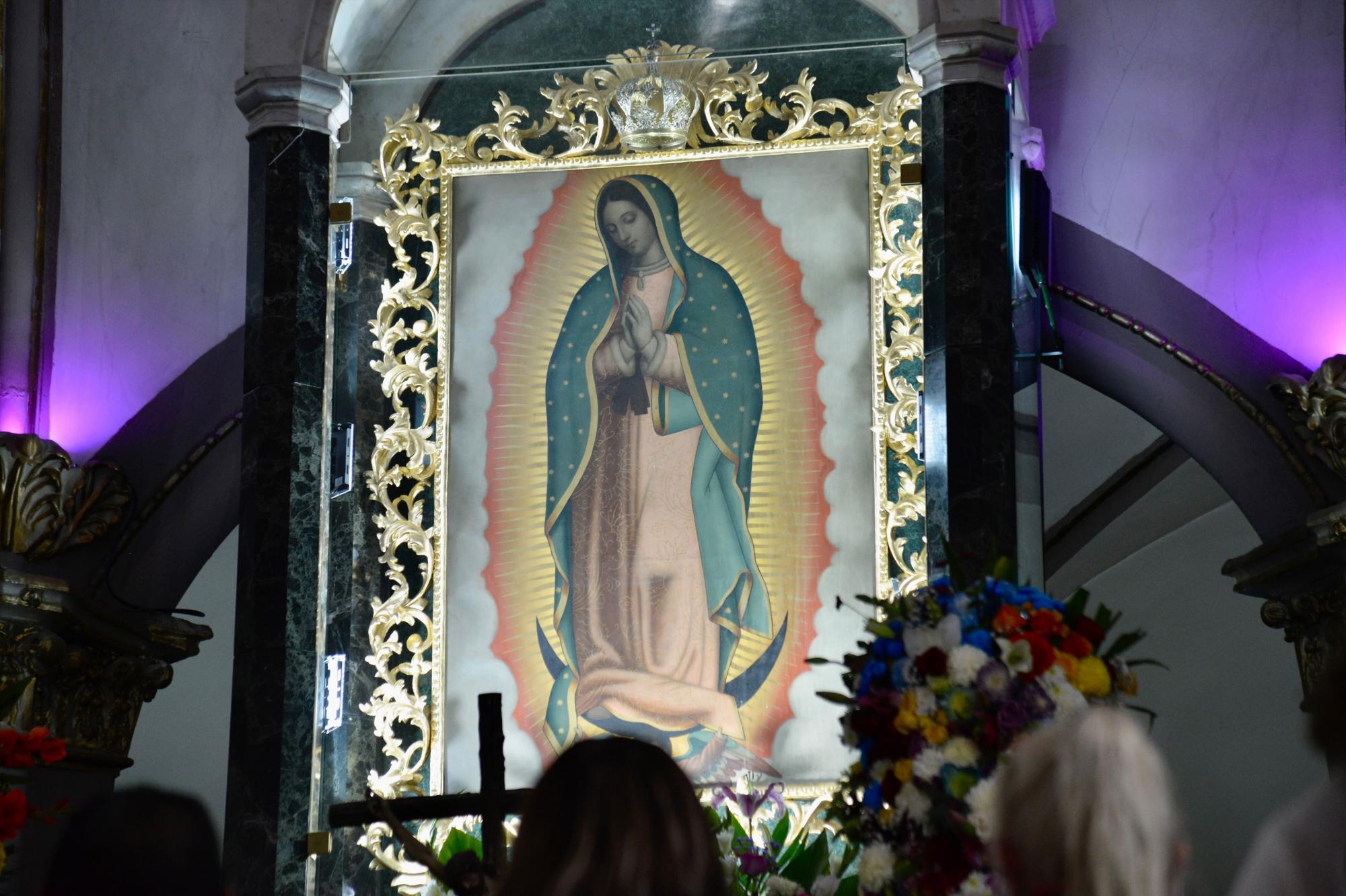 $!Entre rezos y cánticos, los saltillenses festejan a la Virgen de Guadalupe.