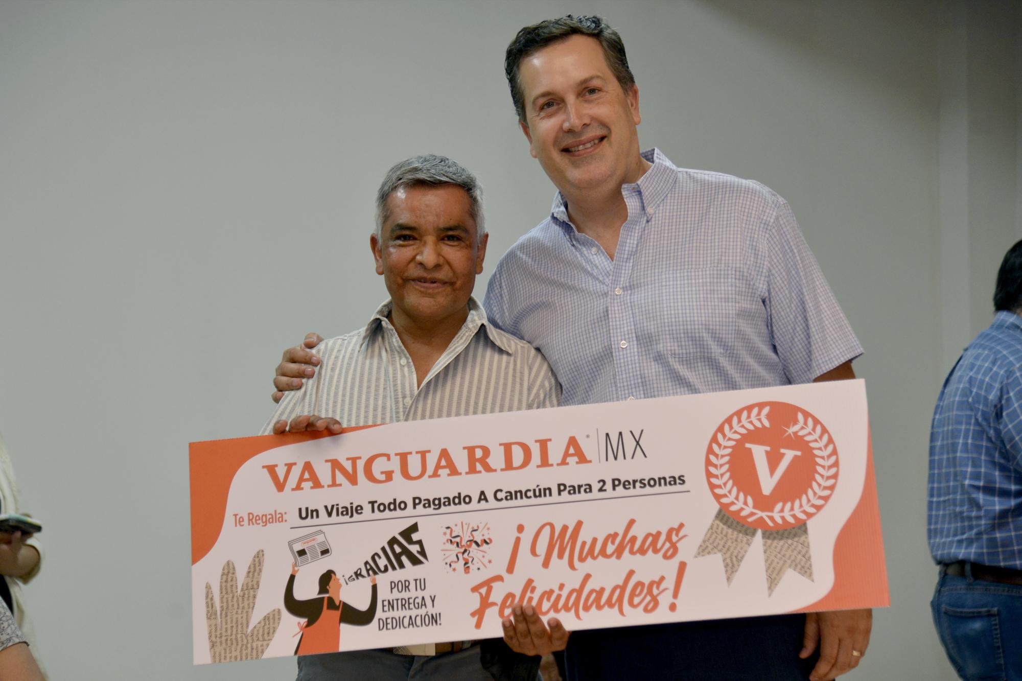 $!Apolonio Alvarado recibe un merecido reconocimiento por su contribución invaluable al periodismo local, siendo un referente y un ejemplo a seguir.