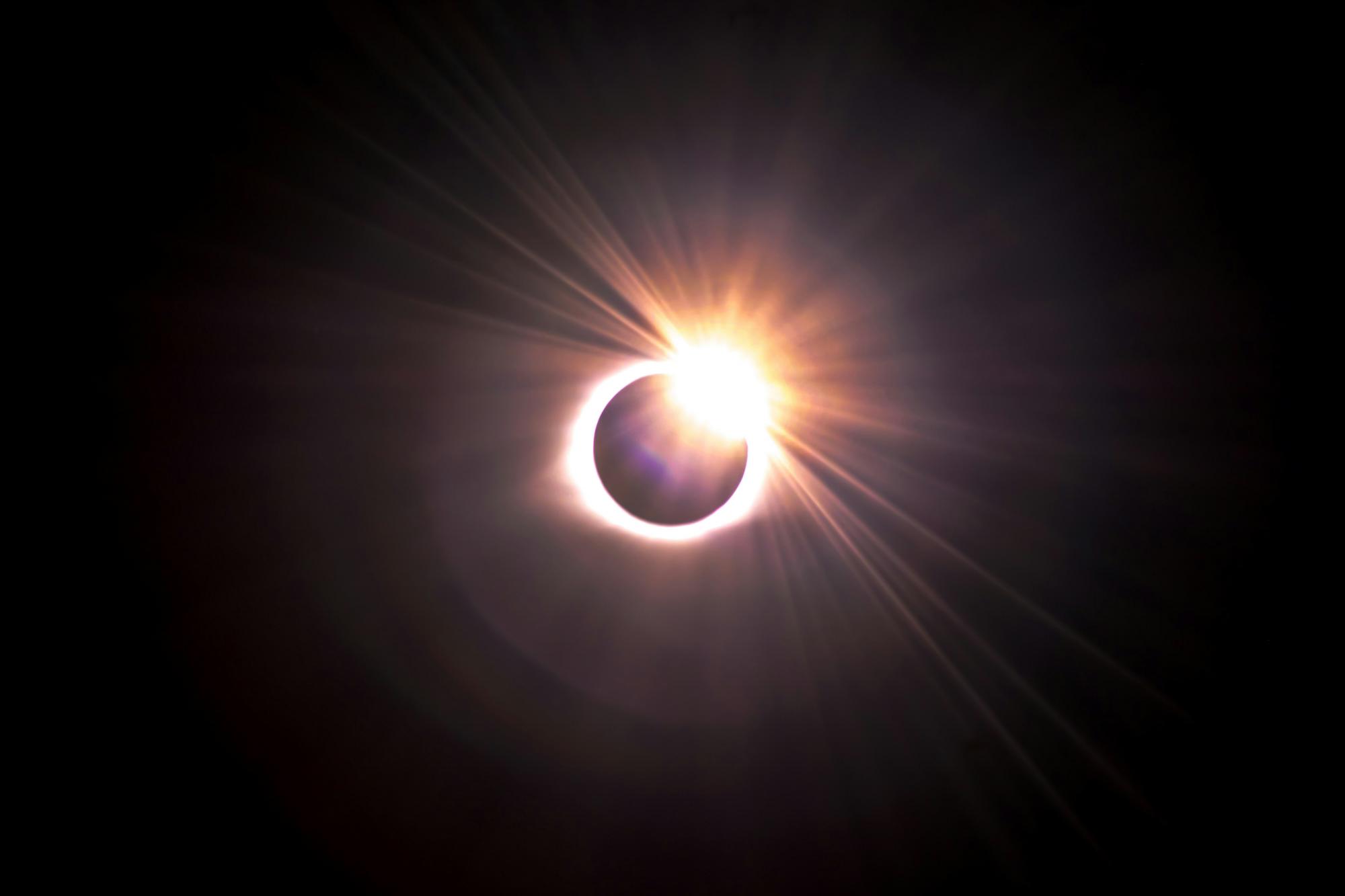 $!Presenciar un eclipse solar total es un evento excepcional que cautiva a millones de personas en todo el mundo.