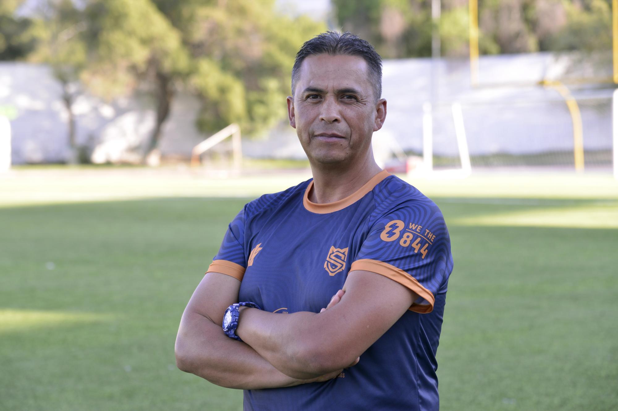 $!De León Acosta tiene 46 años, de los cuales, alrededor de 32 ha dedicado al fútbol.