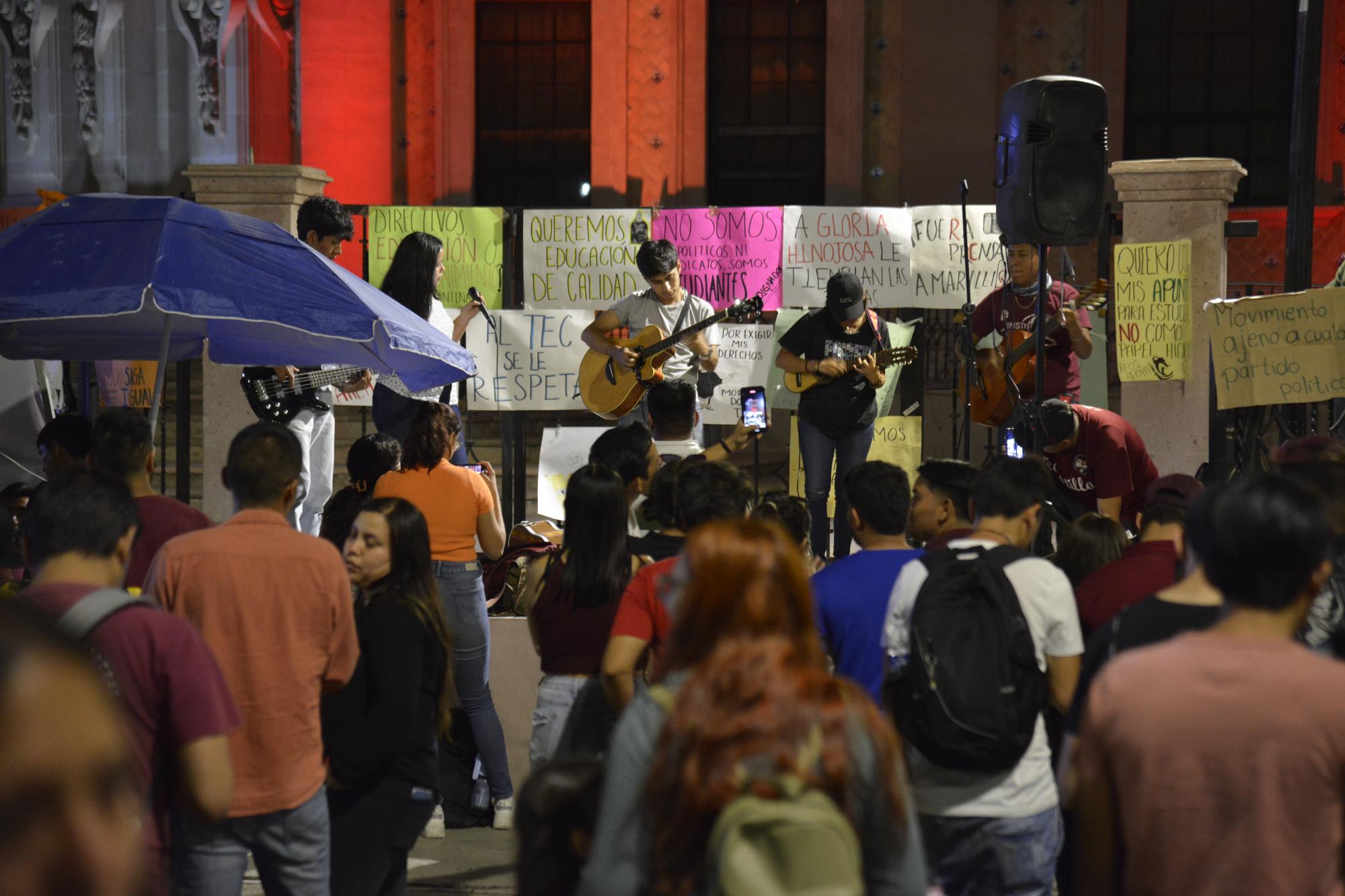 $!Para evitar que la sociedad los criticara de manera negativa, los estudiantes del ITS organizaron sesiones culturales, deportivas, económicas y académicas durante los 10 días que duró la manifestación.