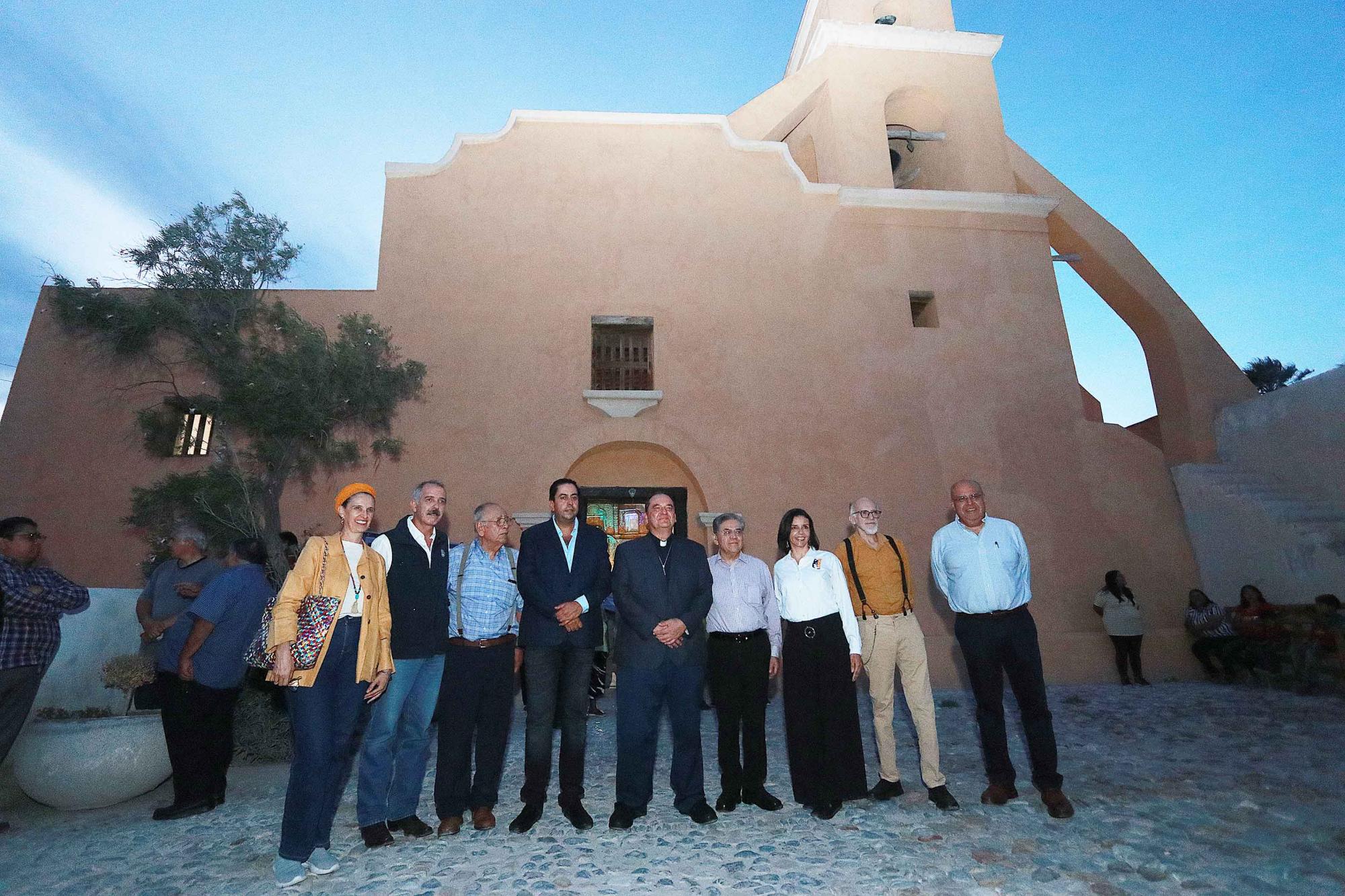 $!El templo de estilo barroco presenta una fachada sobria y en su interior todavía se pueden ver los dos retablos con sus vigas originales.